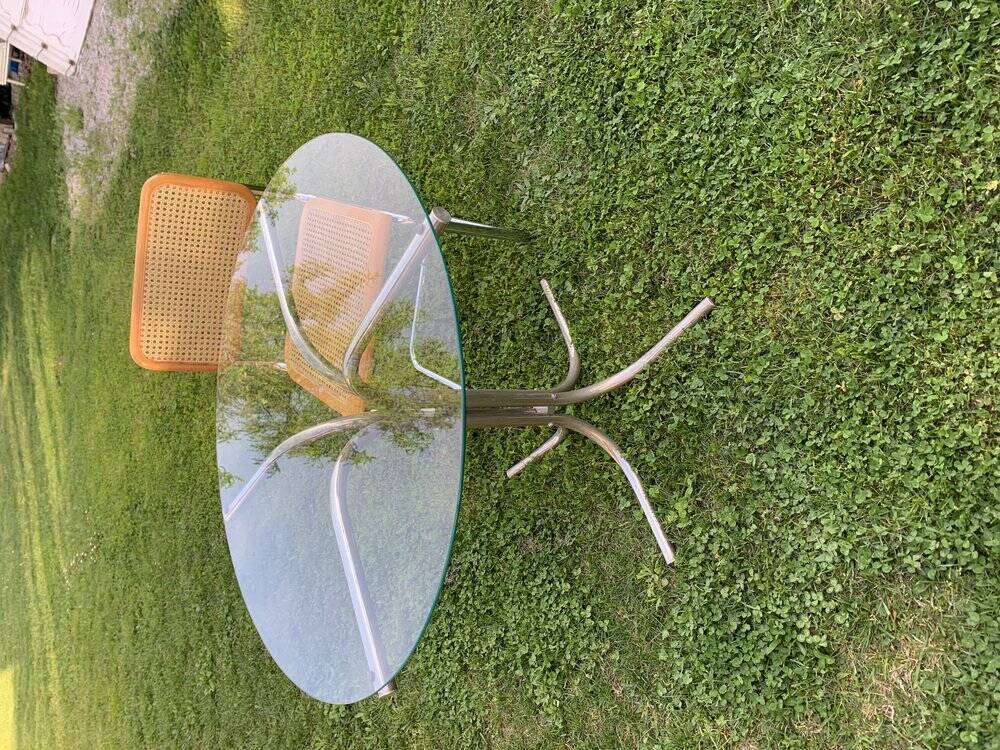 Round Bauhaus table in transparent glass and chrome - grey silver tubular base.