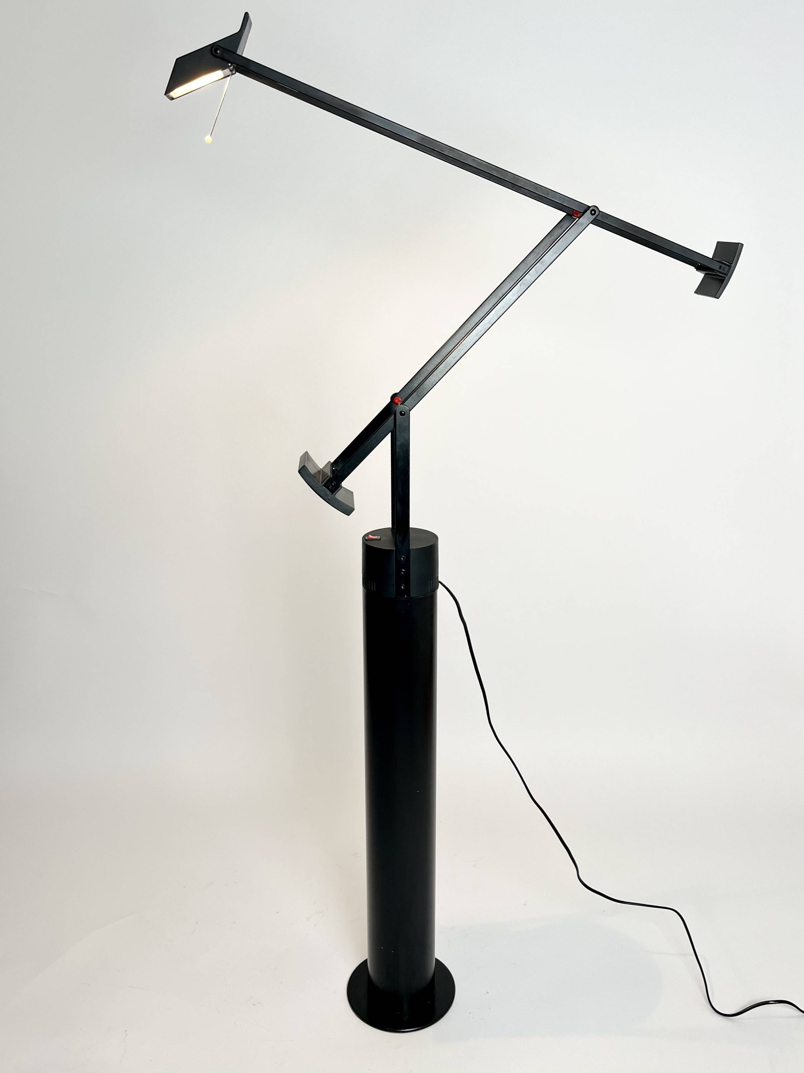 Vintage Artemide Tizio Lamp by Richard Sapper, Italian Design Icon, 1970s