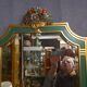 Miroir vintage vert et doré, 88x52 cm