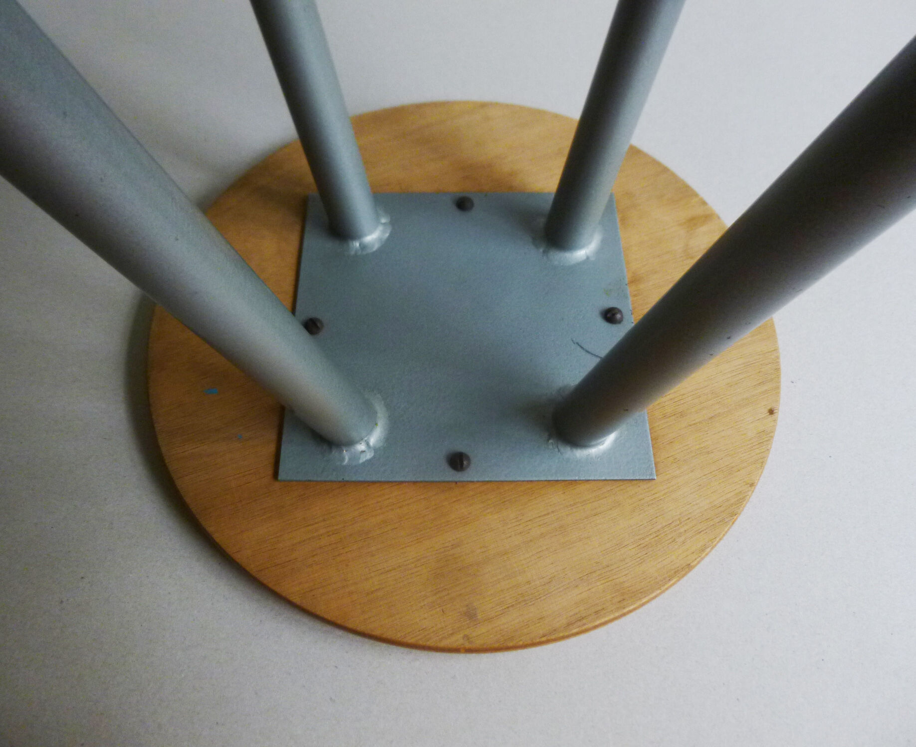 High stool in wood and metal