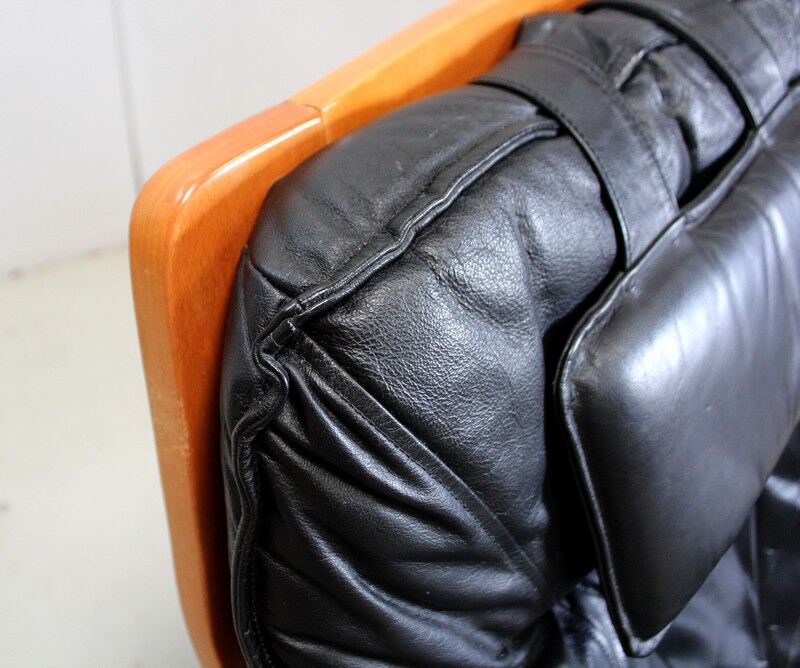 Leather and beech relaxation chair - 1970 / 1980