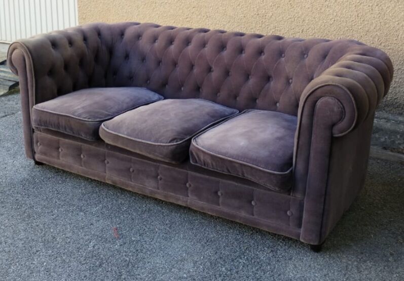 Purple velvety fabric sofa three-seater upholstered Chesterfield
