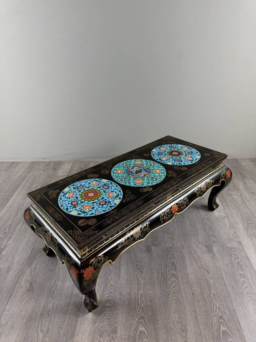 Black lacquered wooden coffee table with cloisonné and polychrome decoration, 20th century.