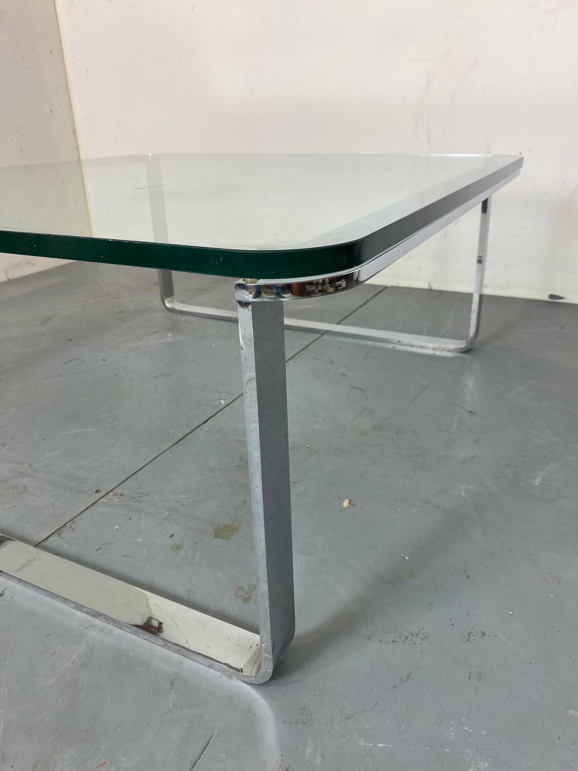 Table basse moderniste suisse en chrome, acier et verre de Strässle, années 1970