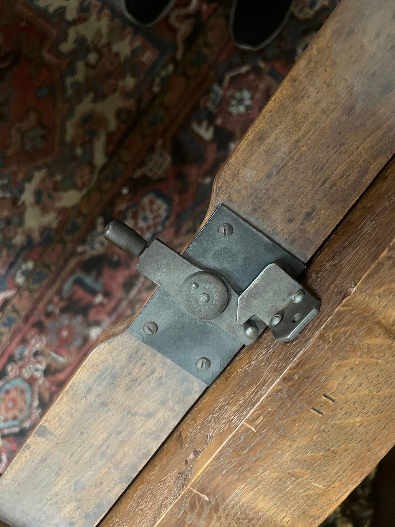 Regency dining table. Solid oak.
