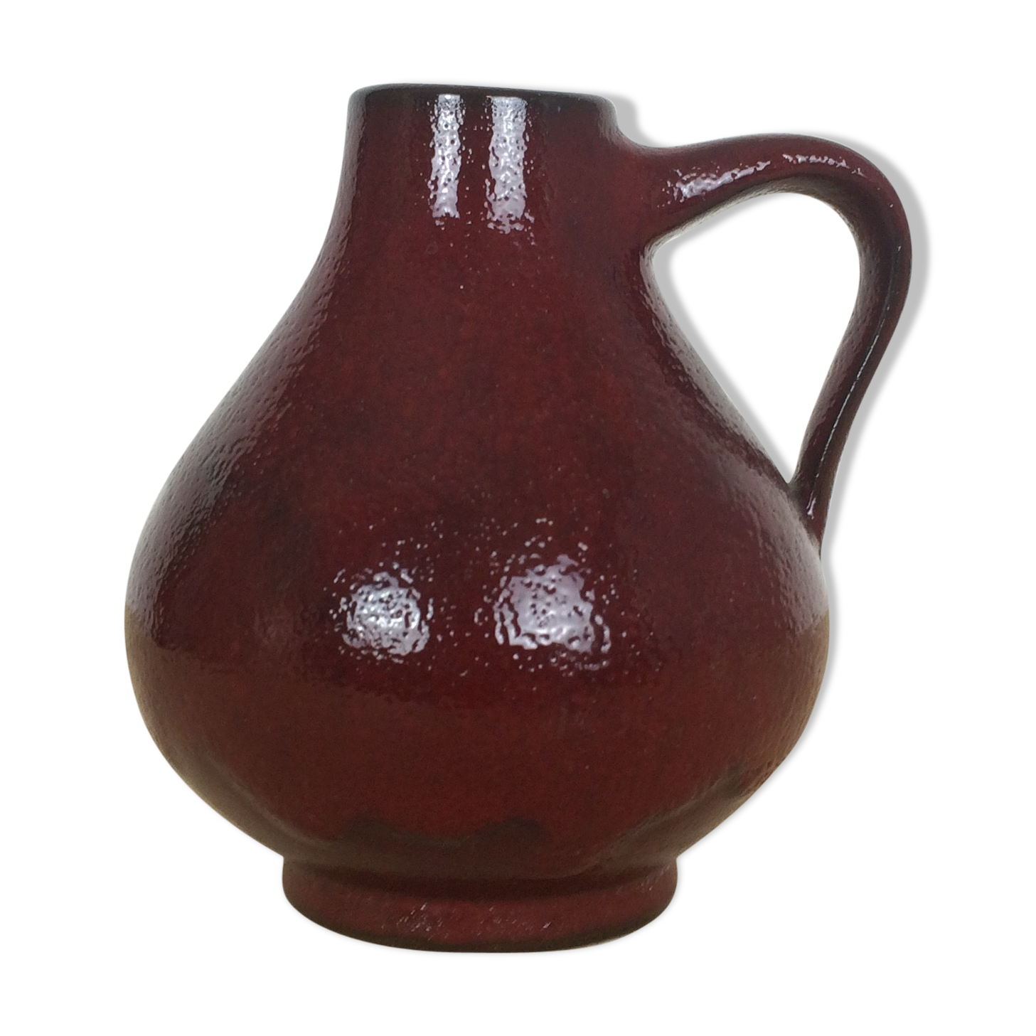 Vase en céramique rouge avec anse