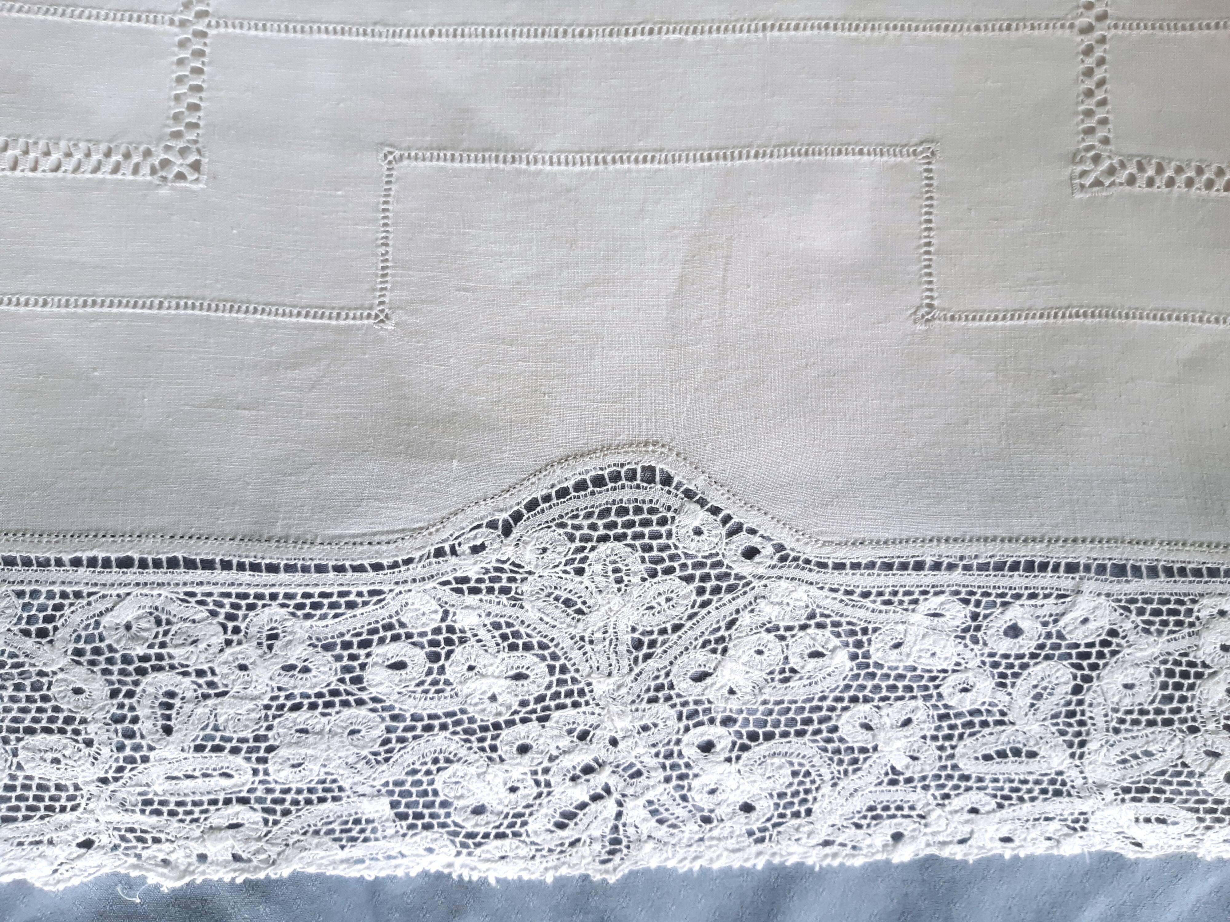 Milan lace-lined lace-lined sheet, 19th century, monogrammed NS