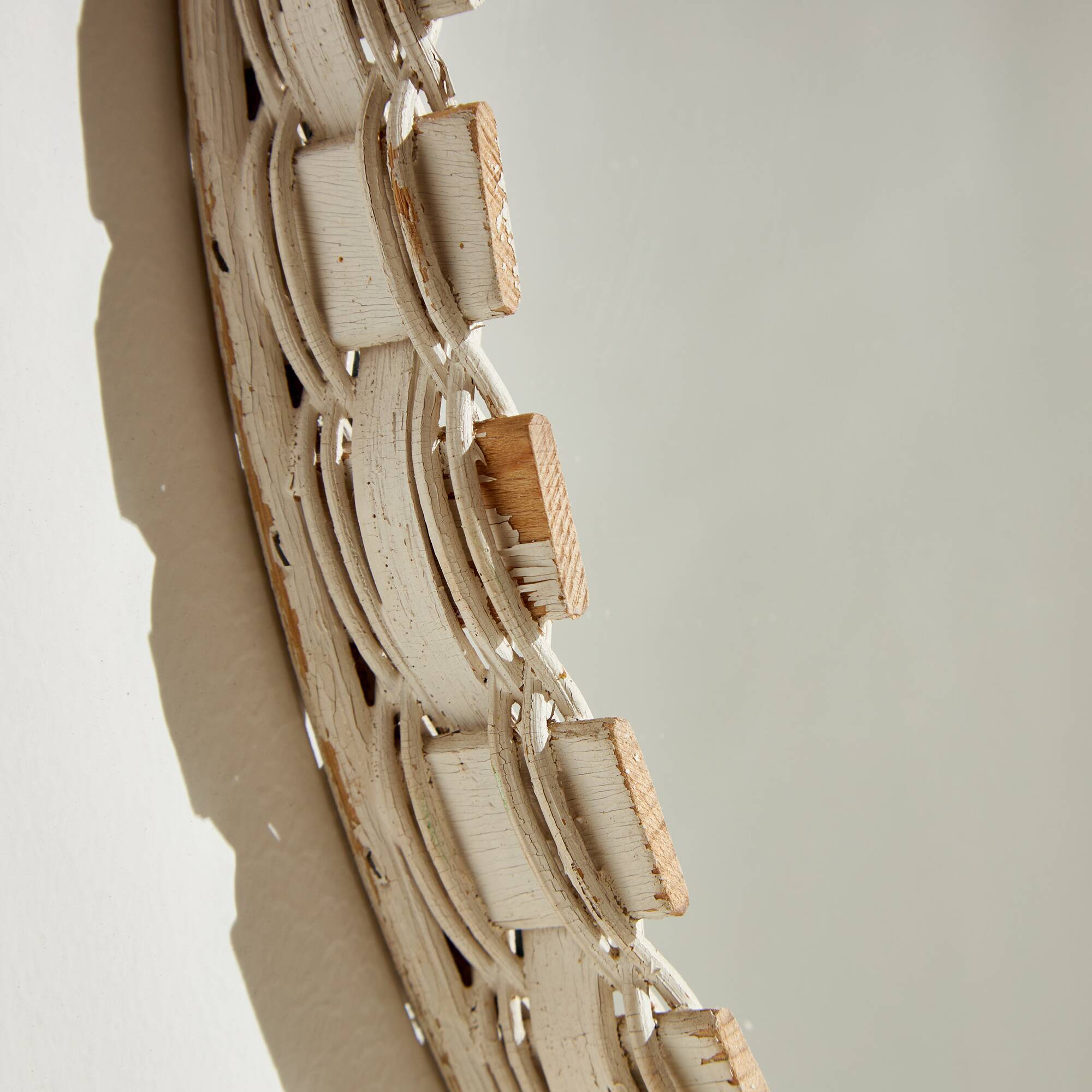 Round wooden framed mirror (MK10063)