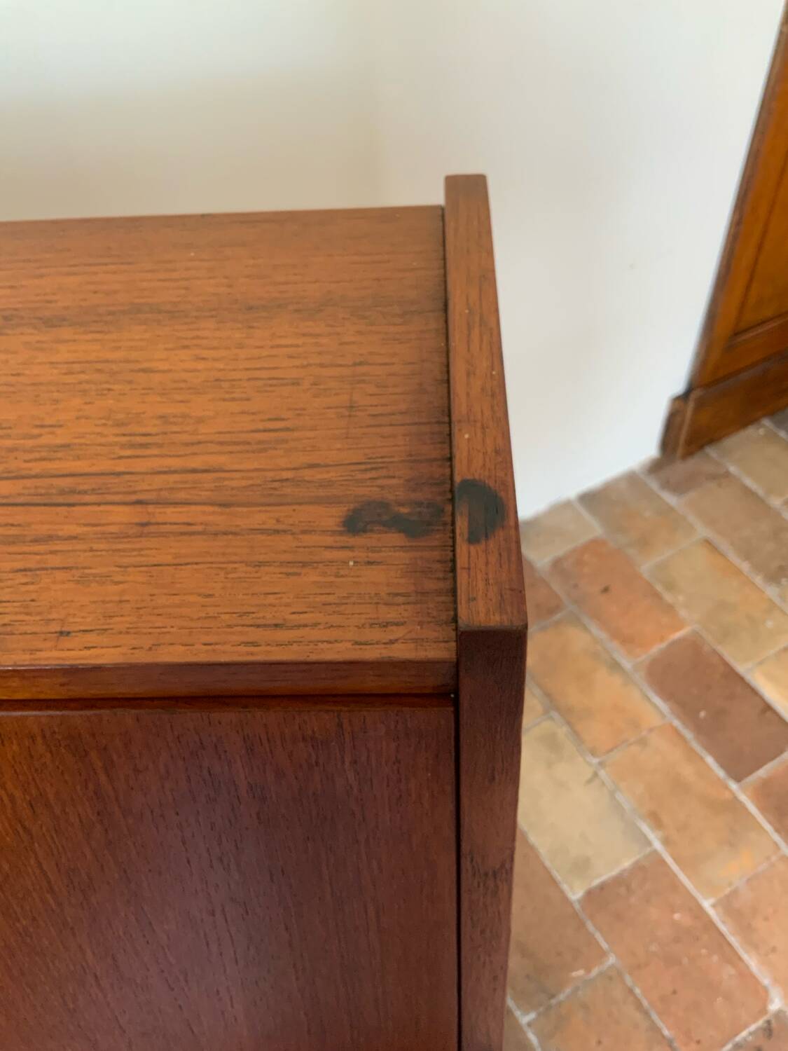 Scandinavian secretary