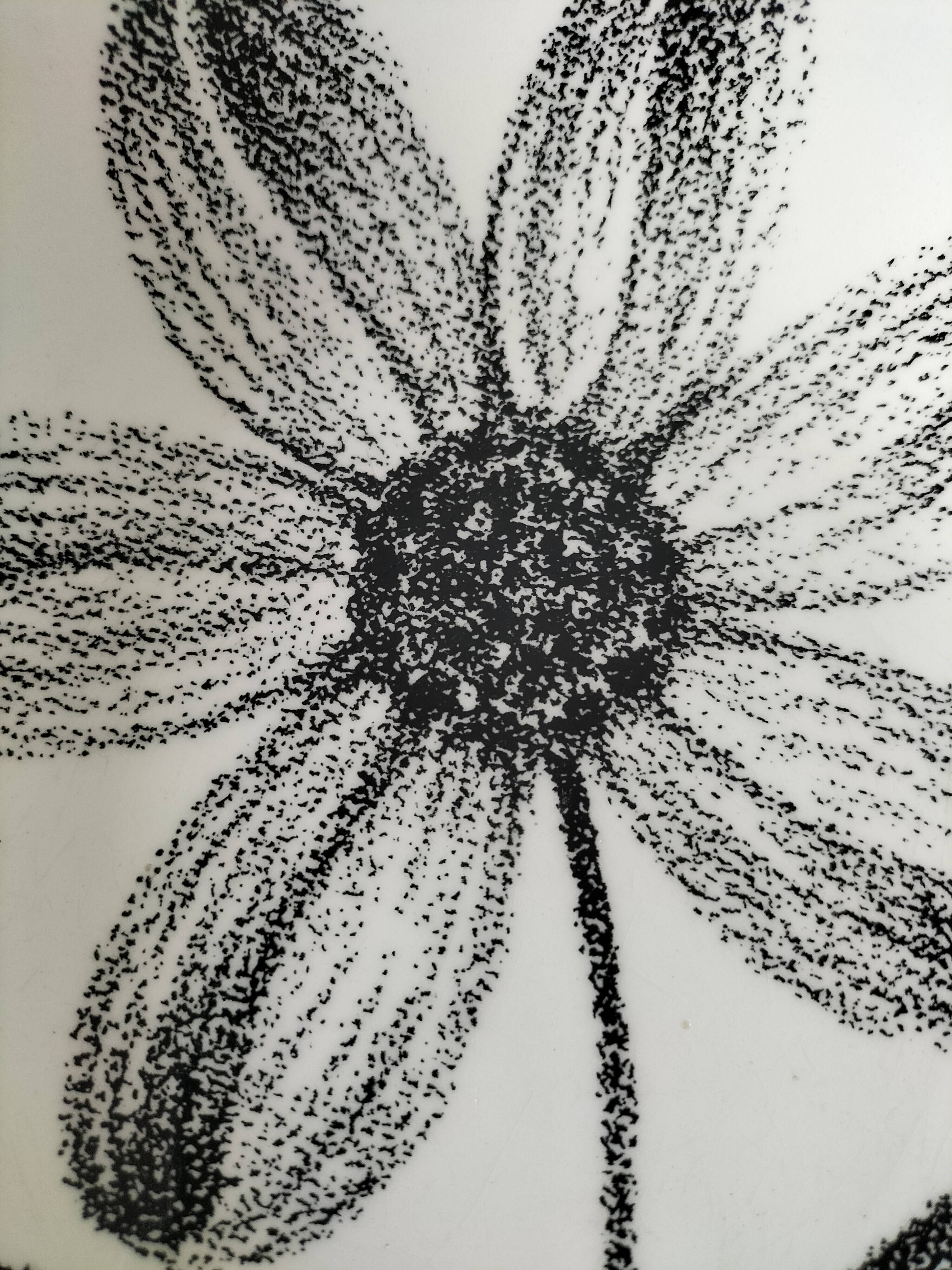 Graphic flower black & white deep plate Gien