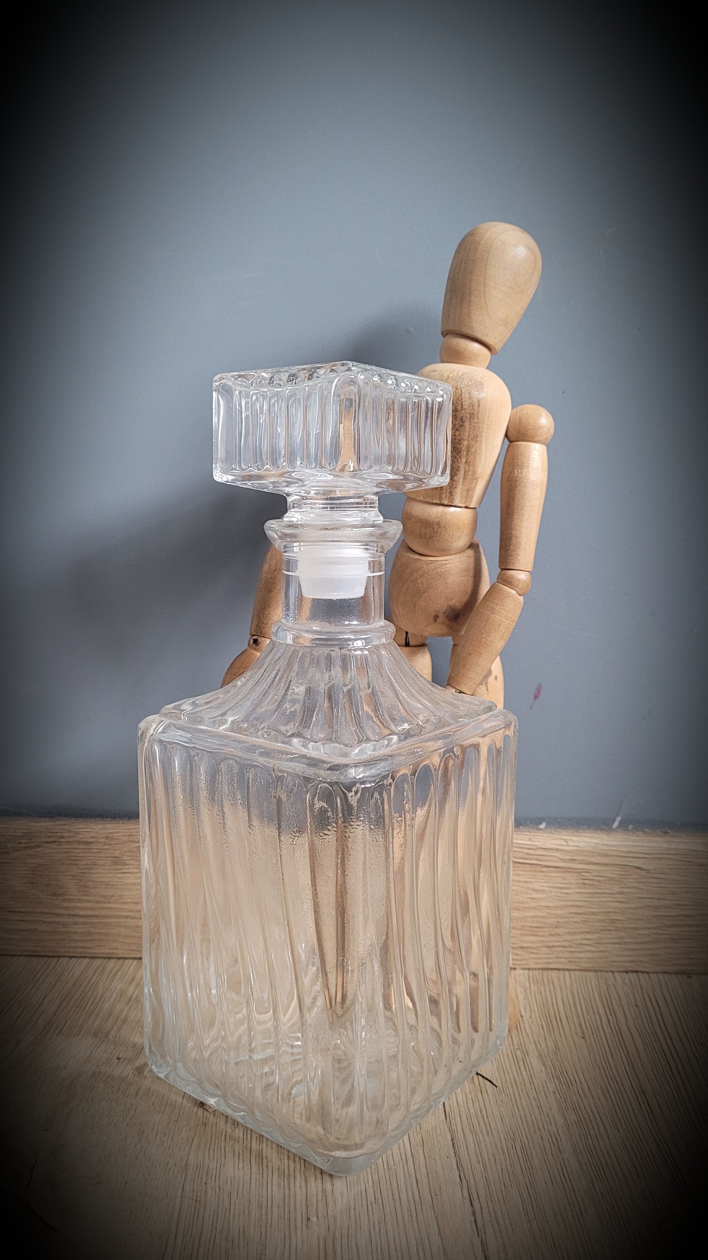 Glass decanter