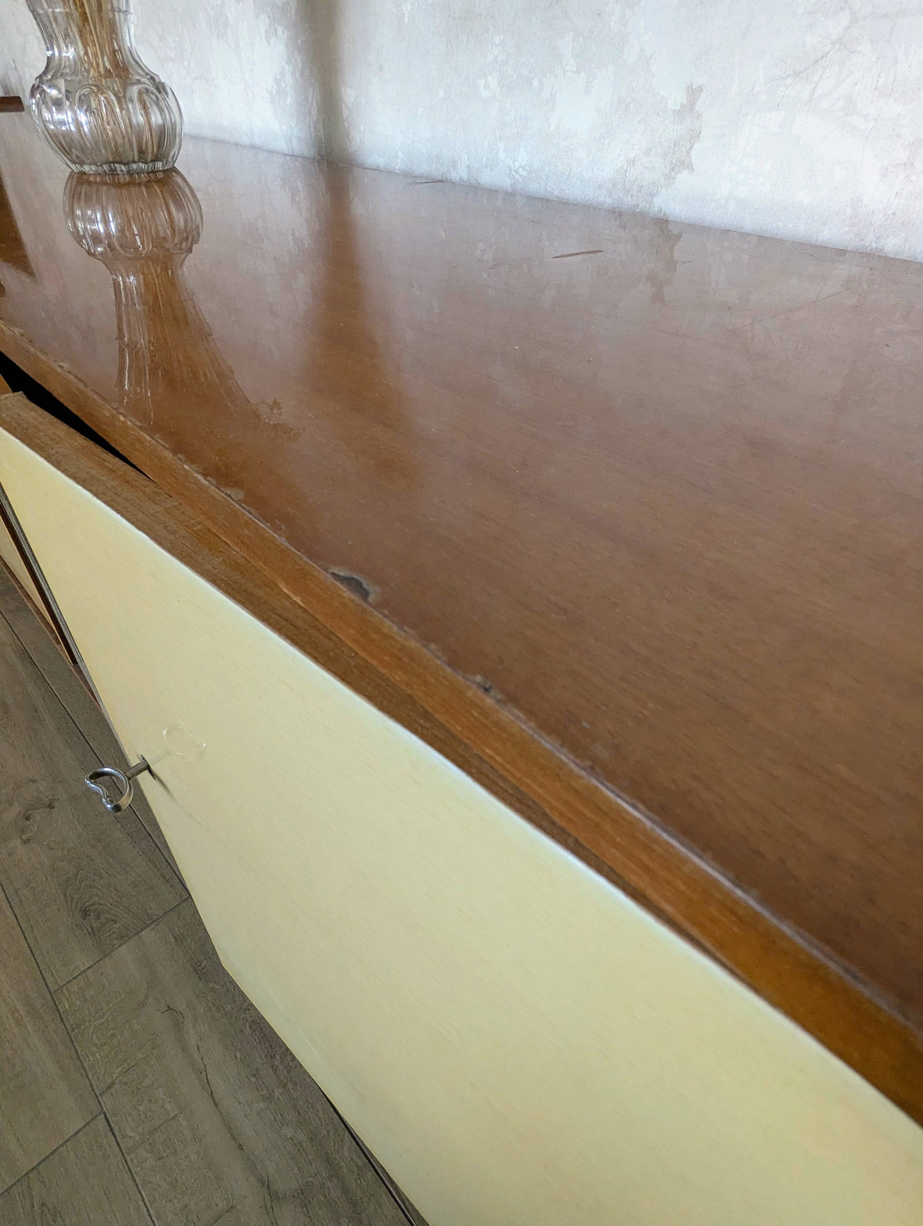 Vintage sideboard from the 50s/60s with tapered legs in a Scandinavian style.