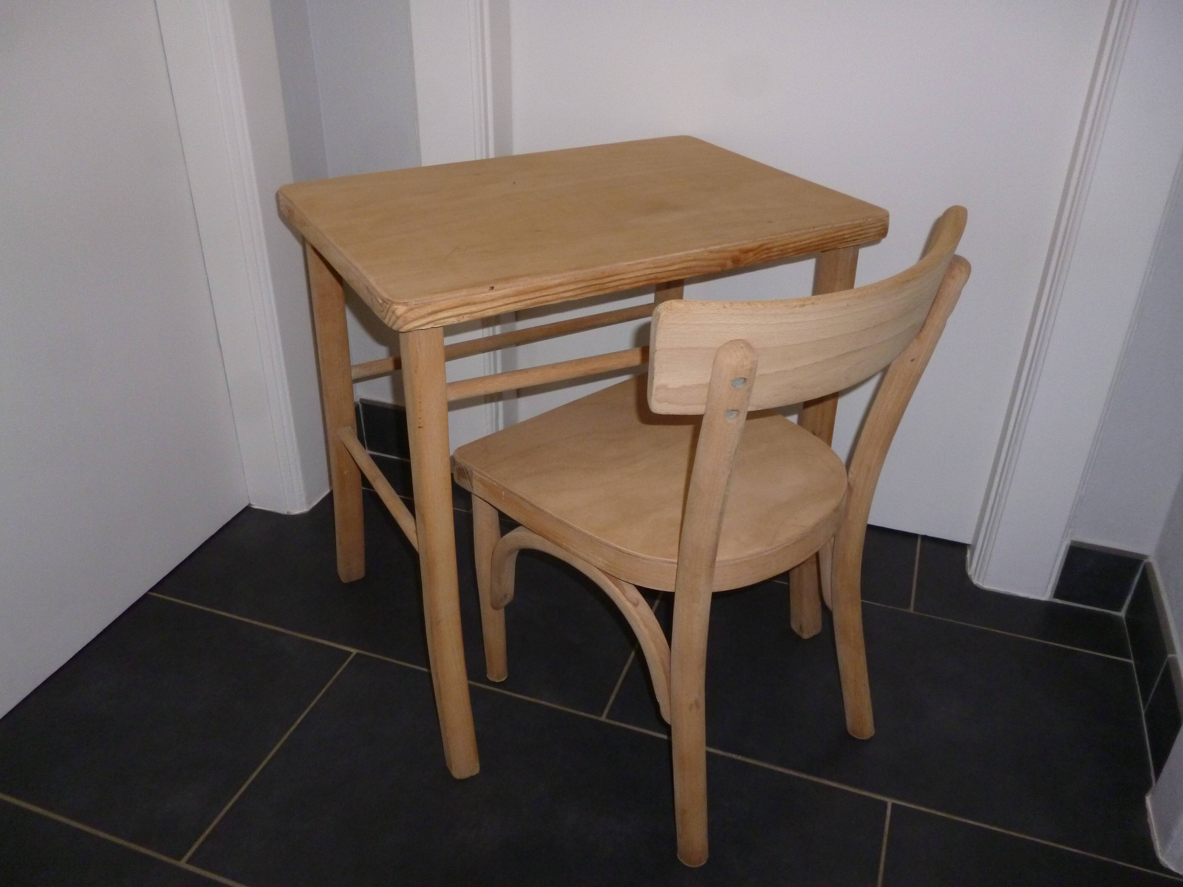 Child table and chair
