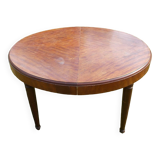 Extendable dining table