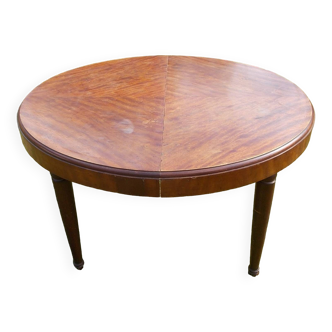 Extendable dining table