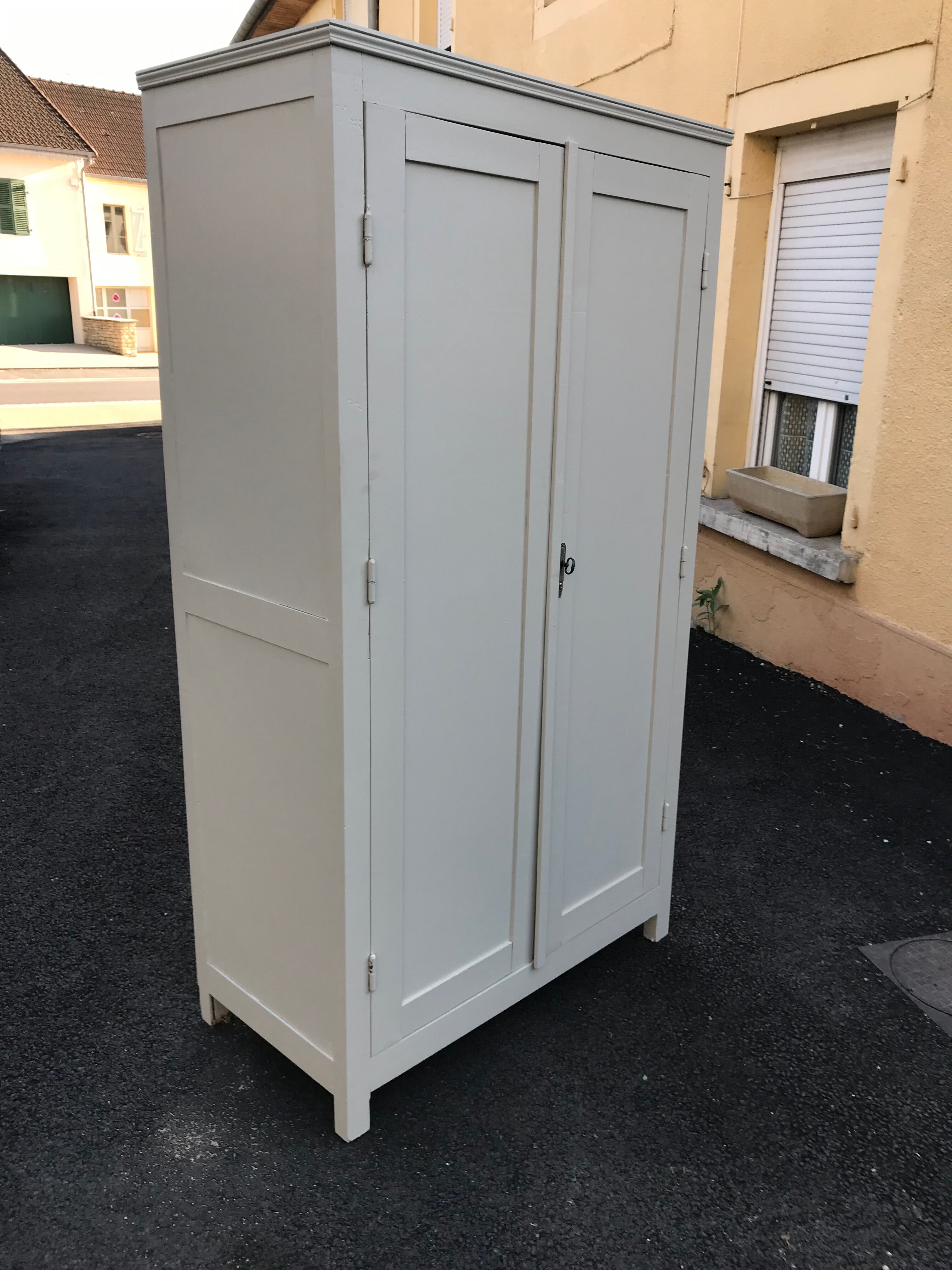 Paridian cabinet