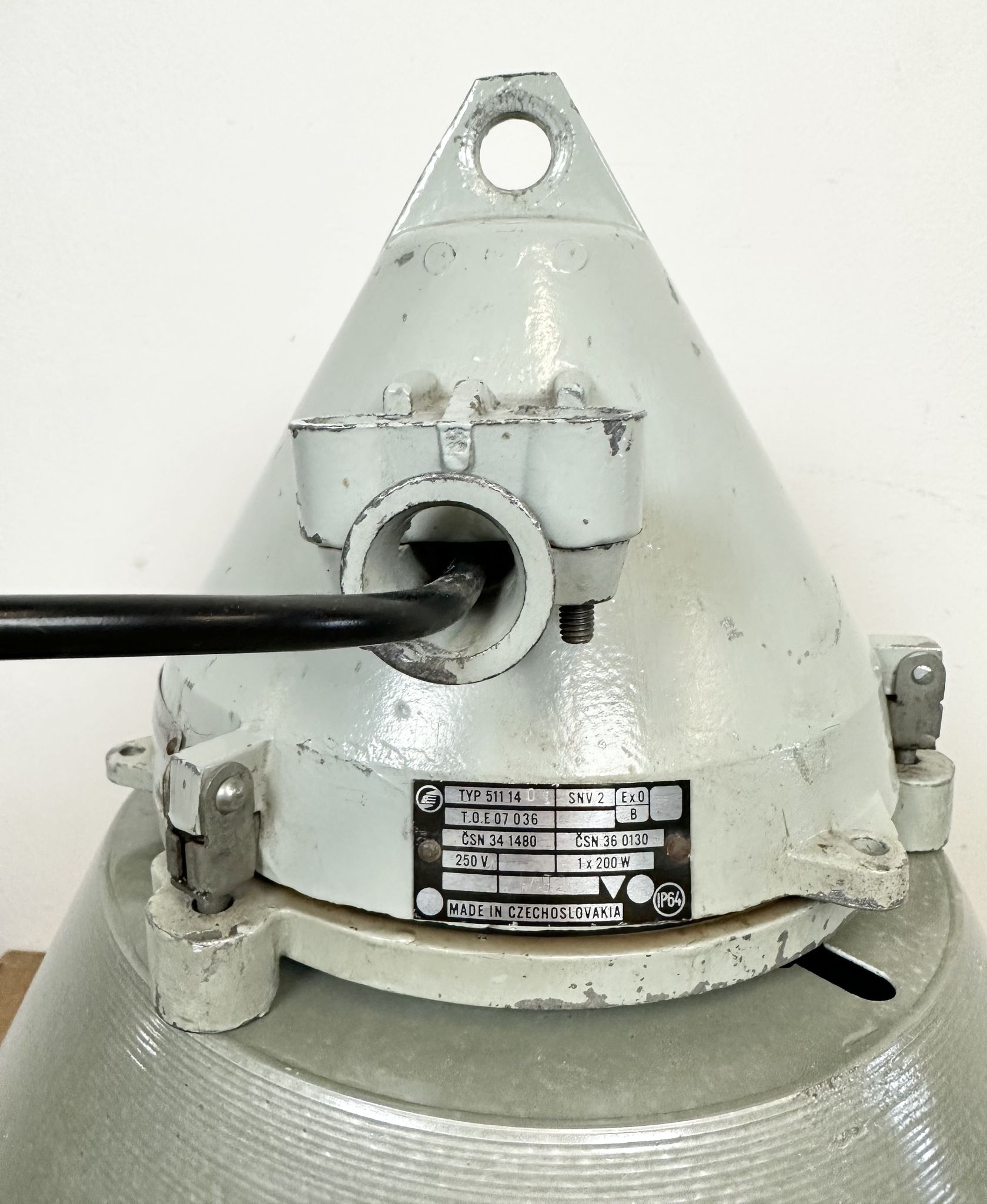 Lampe antidéflagrante industrielle avec abat-jour en aluminium d’Elektrosvit, années 1970