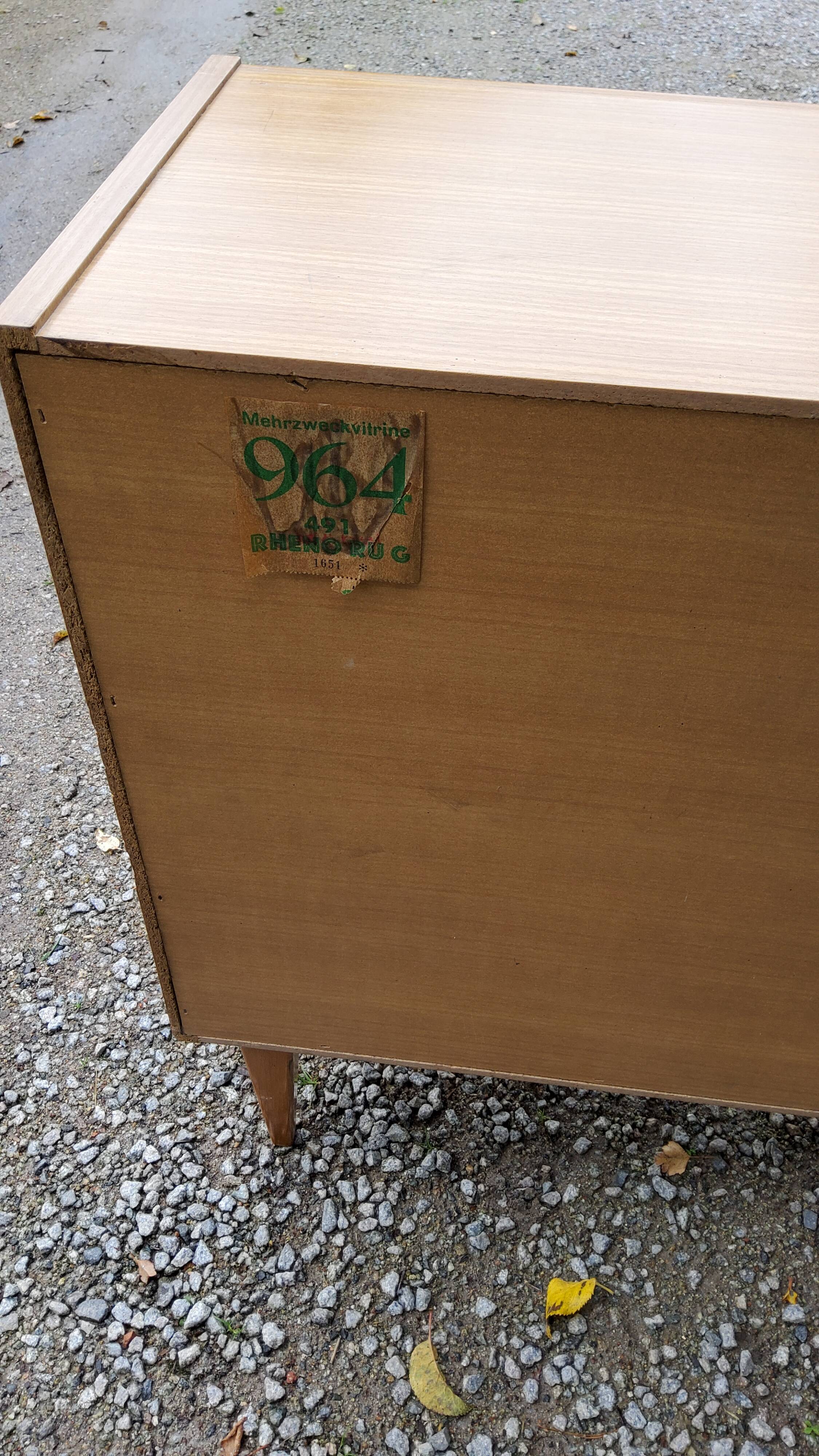 Chest of drawers of the 60s/70 feet spindles
