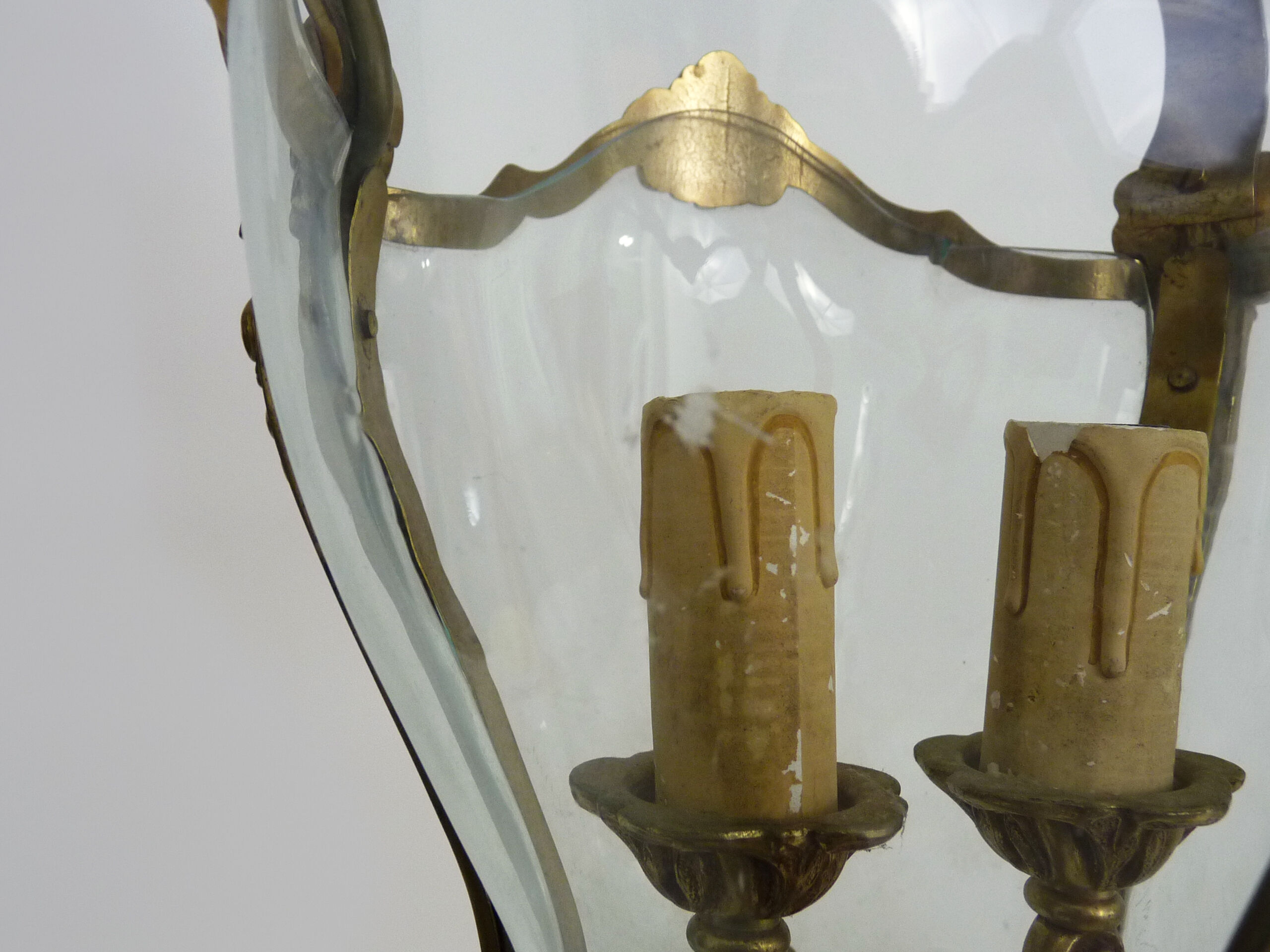 Old lantern with 3 faces, chandelier in gilded bronze and curved glass. Year 60