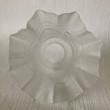 Abat-jour Tulipe ancien en verre dépoli blanc à couronne plissée
