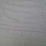 Paire de taies d'oreiller en toile blanche rustique brodées