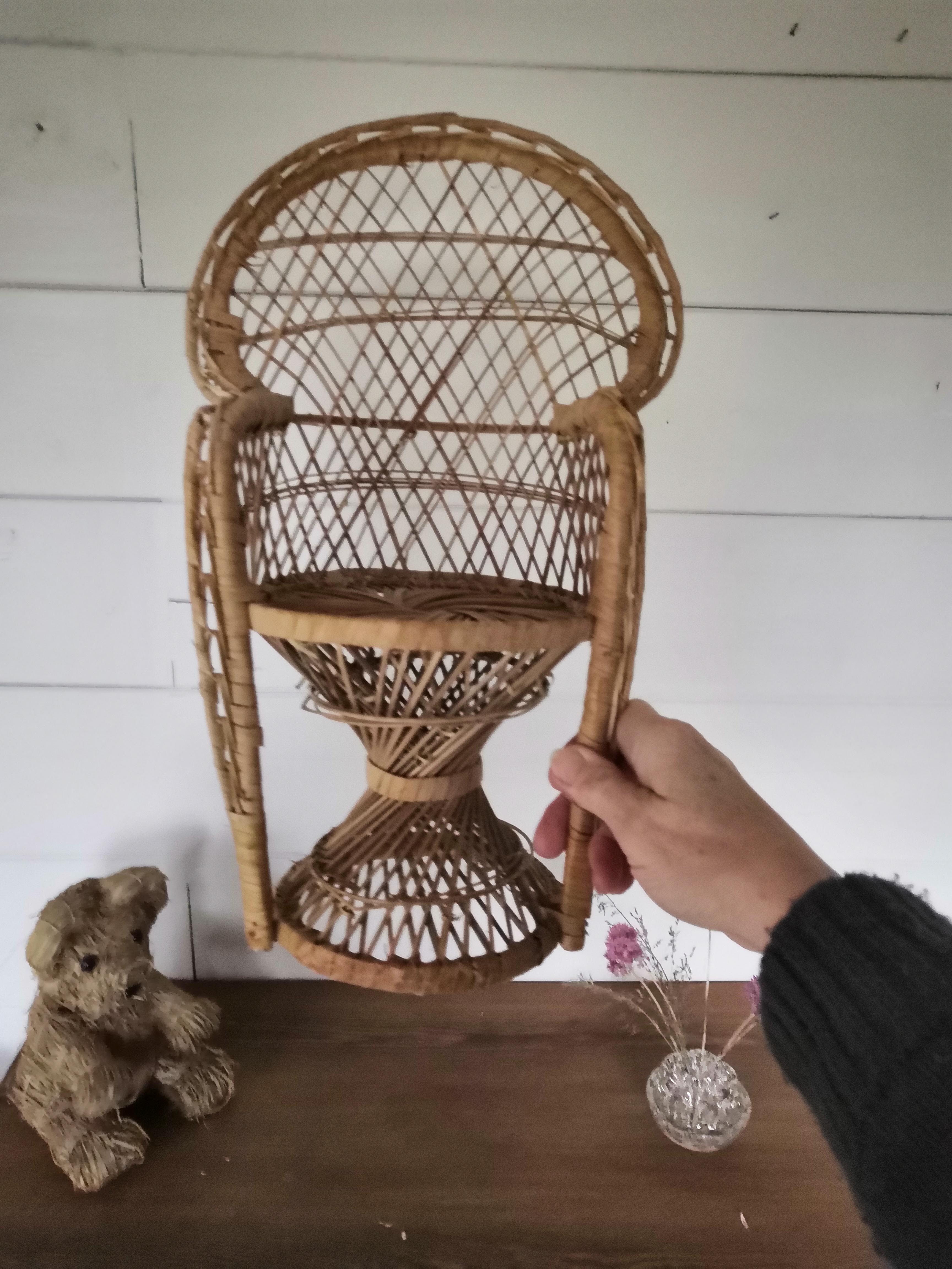 Emmanuelle style doll armchair