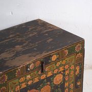 Coffre ancien peint en bois de pin – Chine, vers 1900