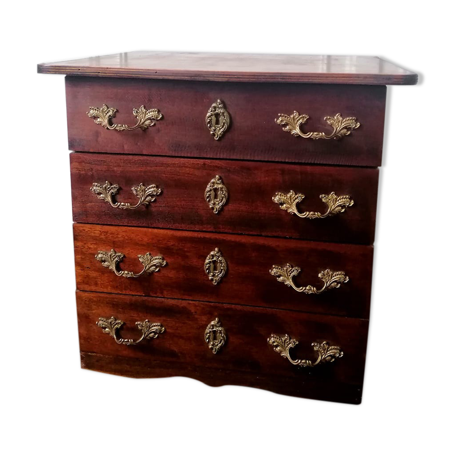 English-style chest of drawers