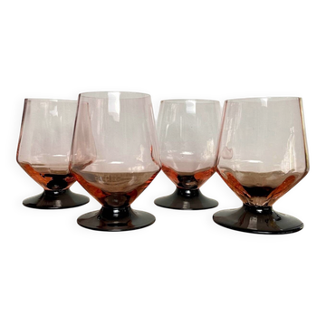 4 verres roses à pied noir