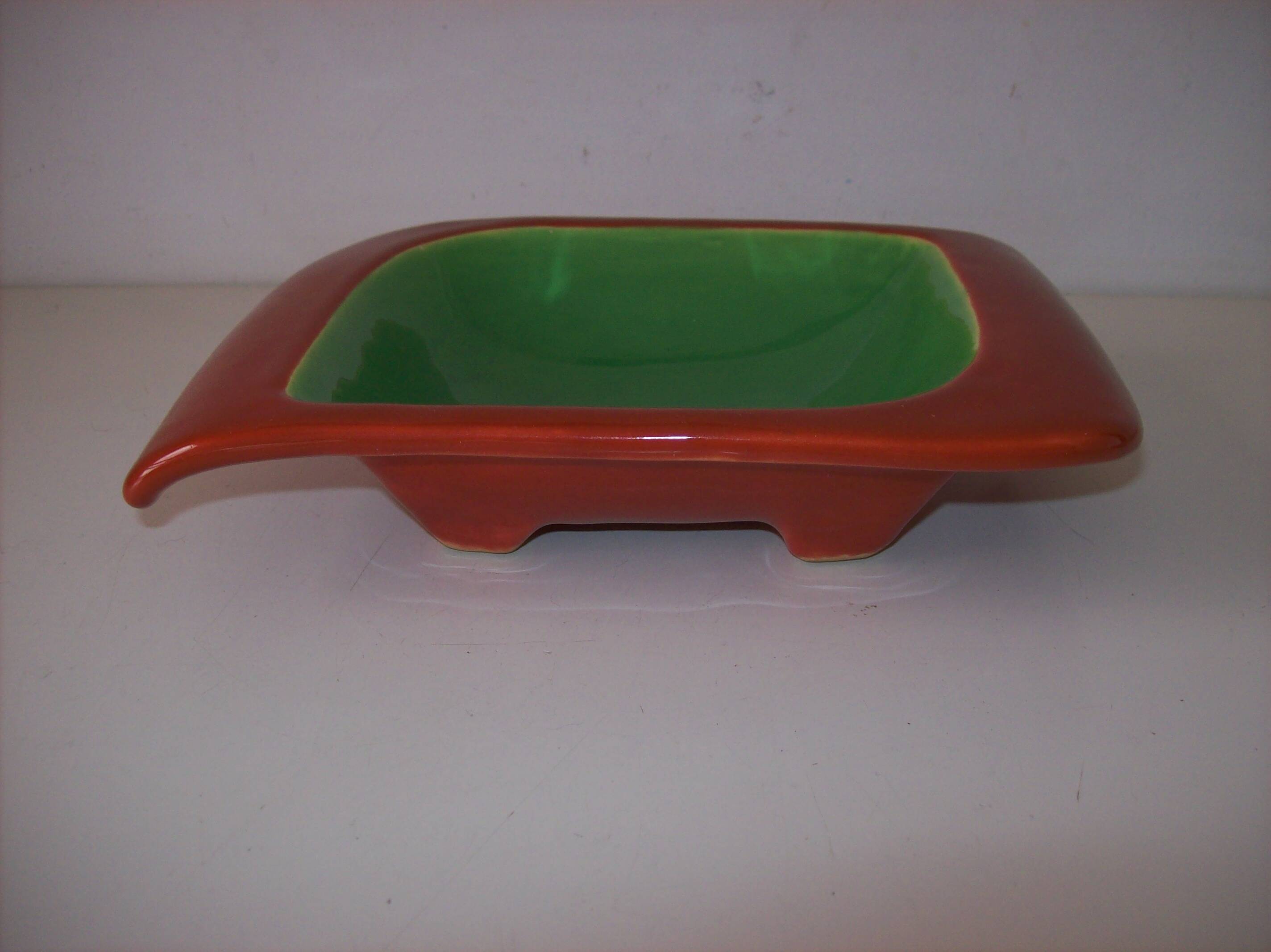 Free-form ceramic catchall