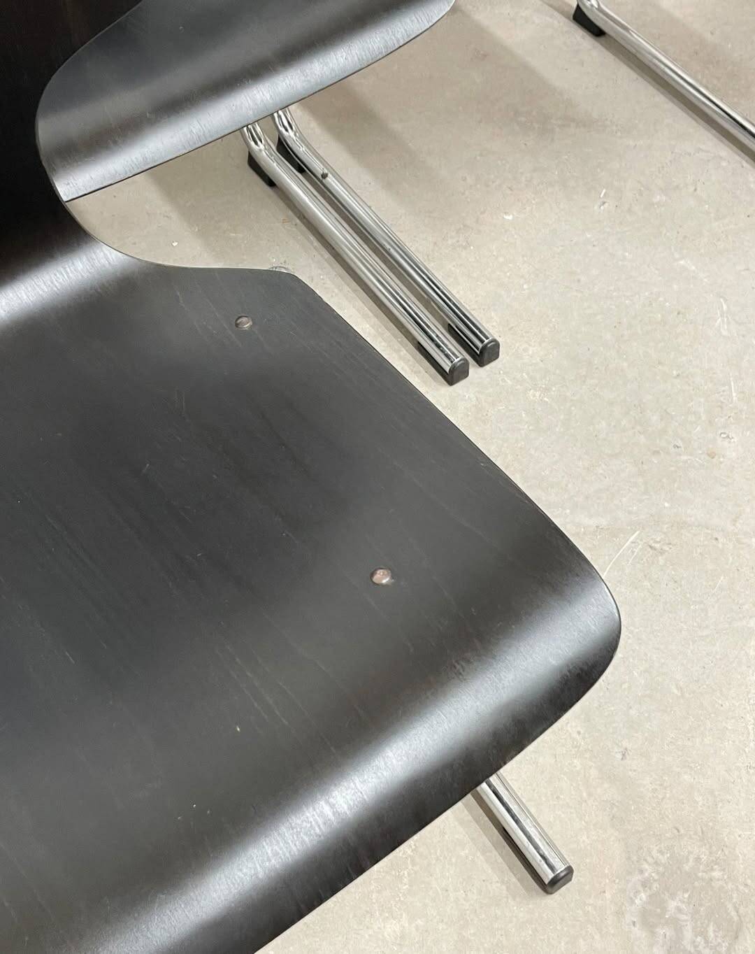 5 vintage chairs in black thermoformed wood