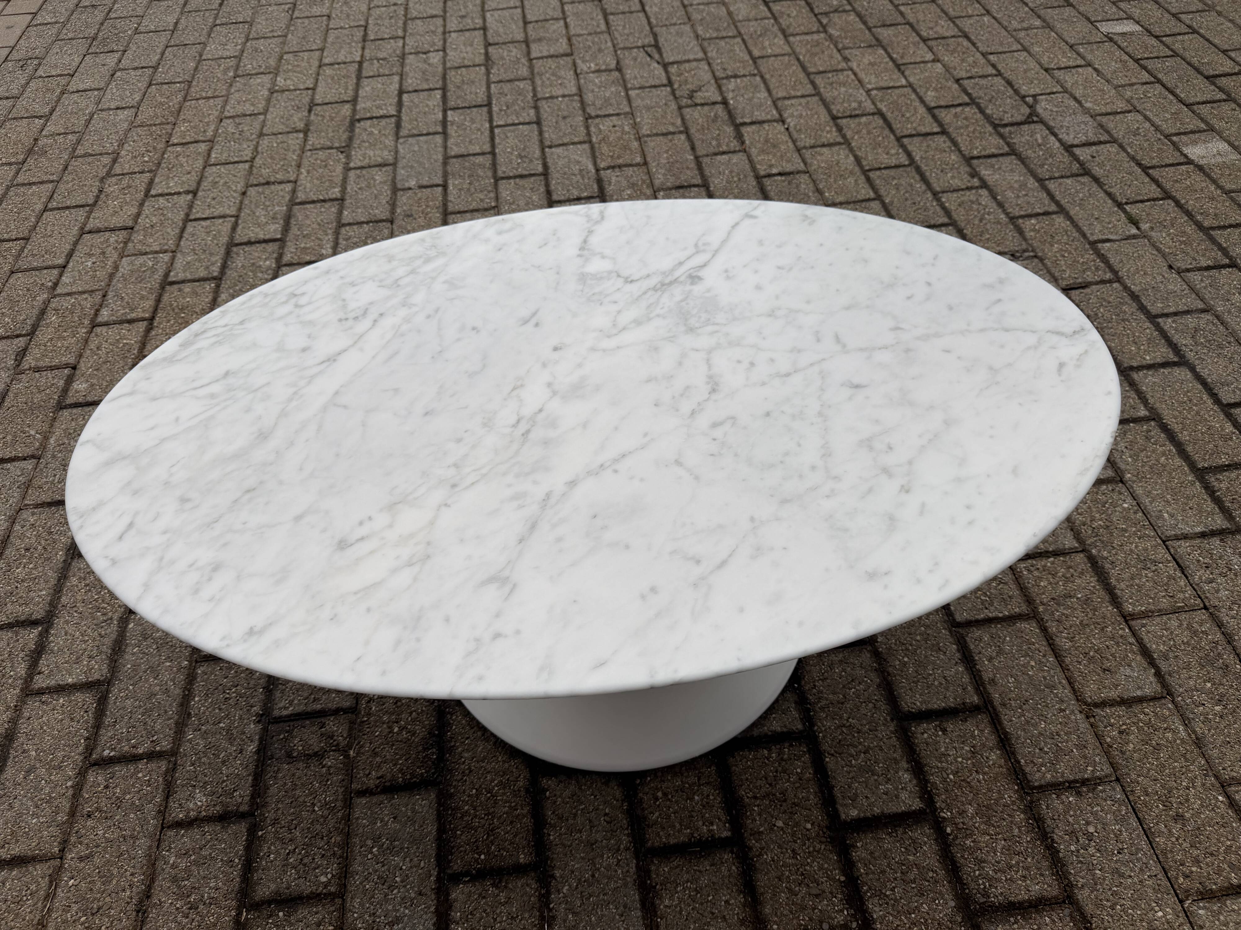 Original Knoll Tulip Oval Coffee Table Eero Saarinen Arabescato matte 107x70