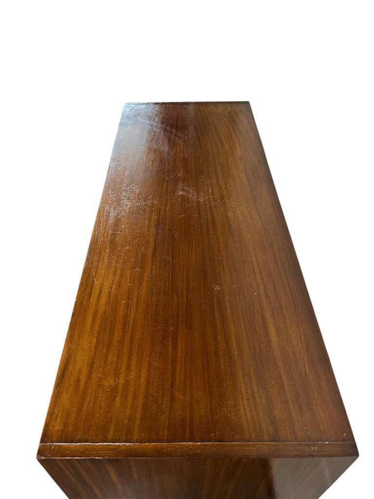 Commode vintage en bois sur pieds en acier