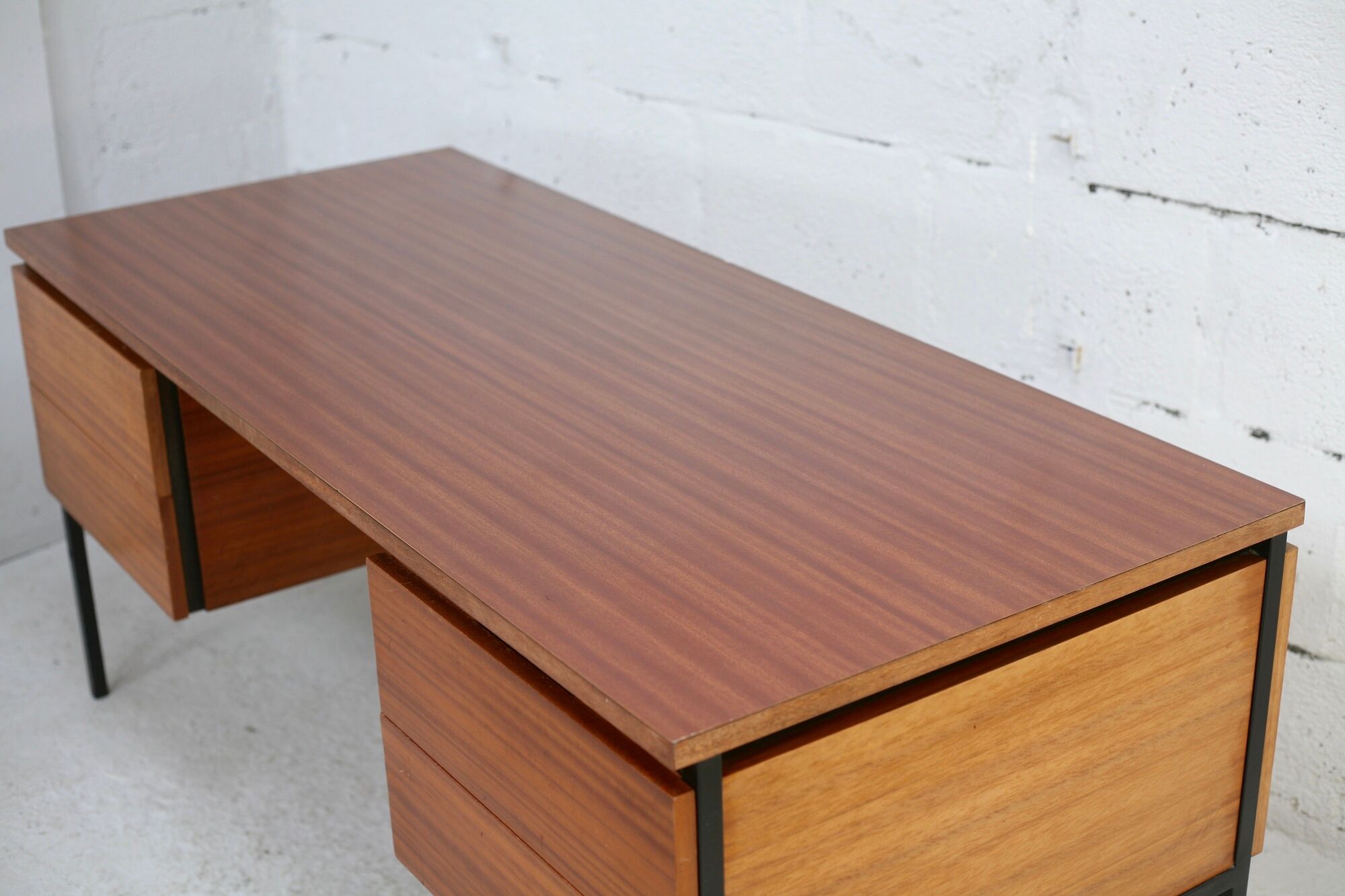 Desk 620 by Pierre guariche, Huchers Minvielle, France, circa 1955
