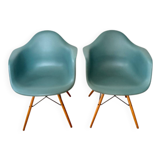 2 Vitra armchairs by Eames
