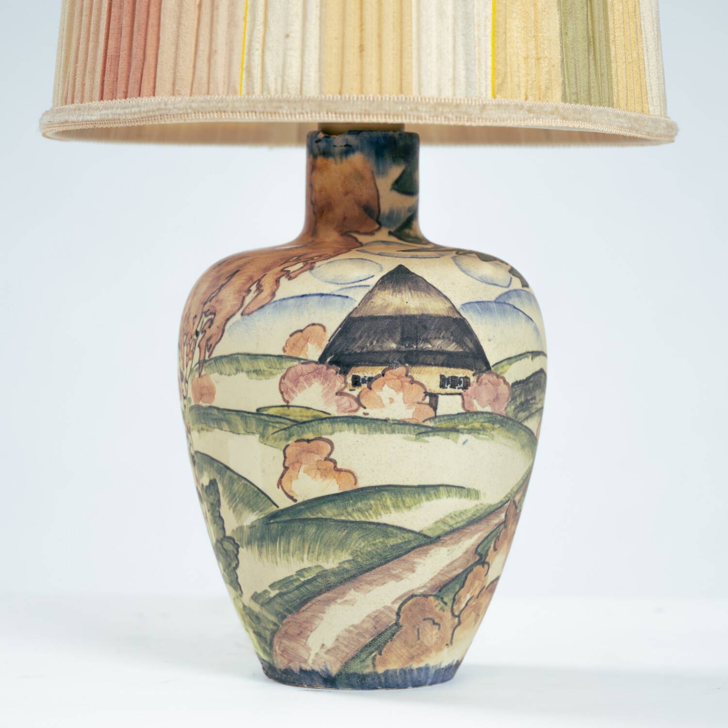 Handpainted porcelain Art Nouveau table lamp by Großherzoglichen Keramik-Manufaktur Darmstadt, 1930