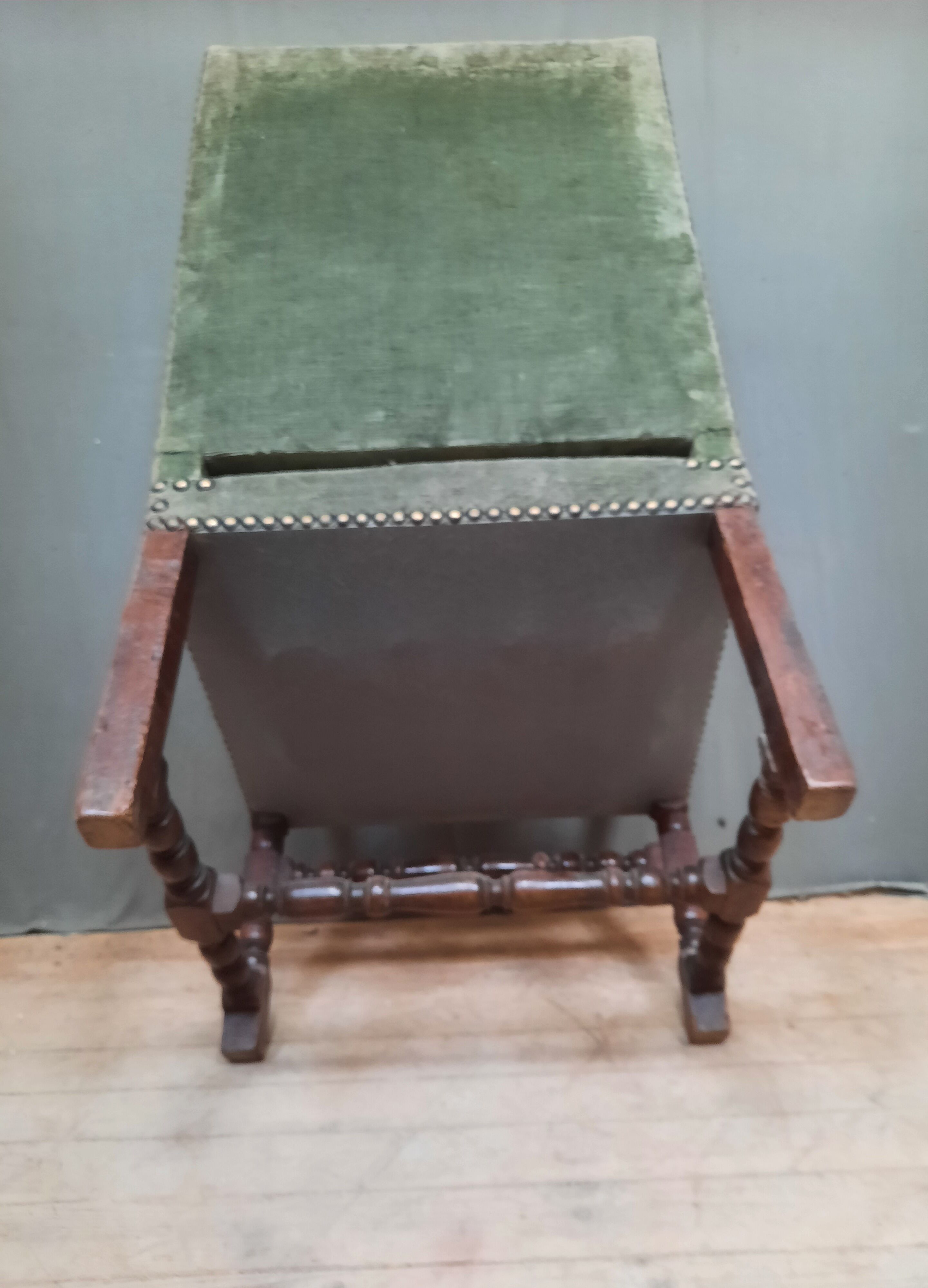 Louis XIII armchair partly upholstered from the 17th sawcum