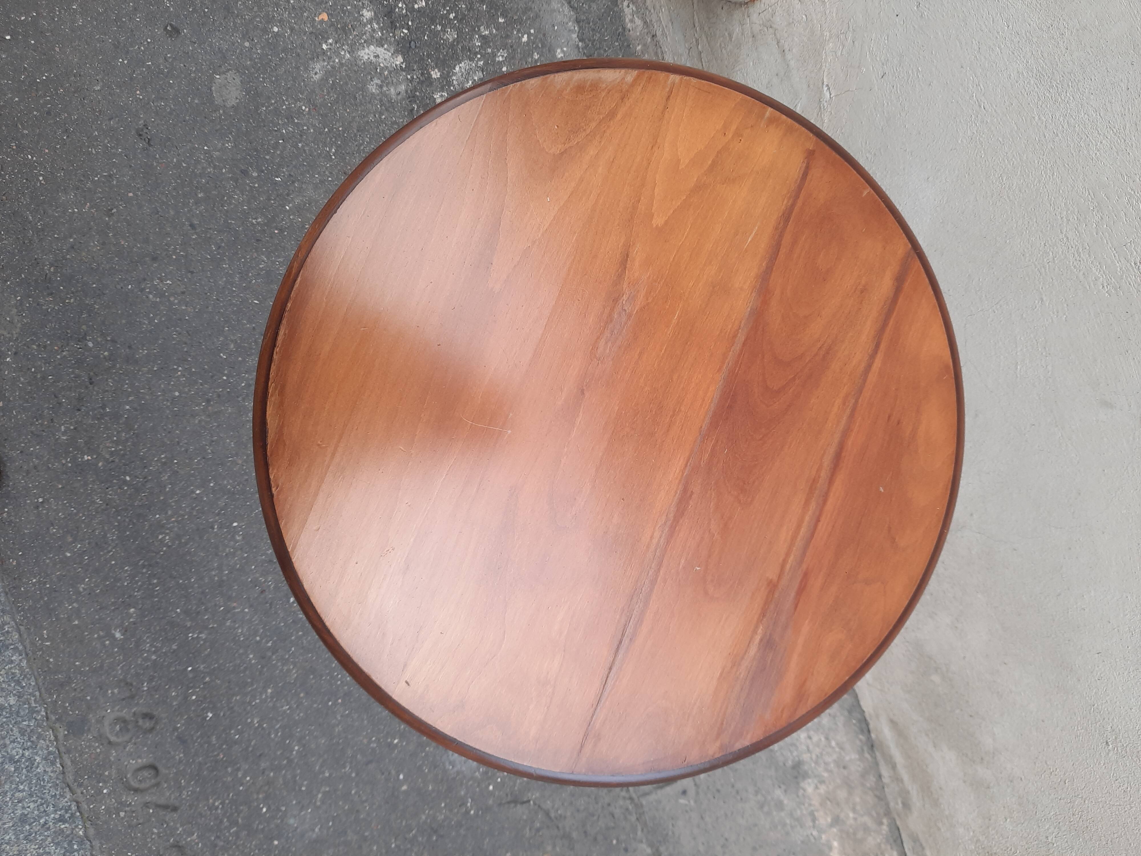 Folding coffee table