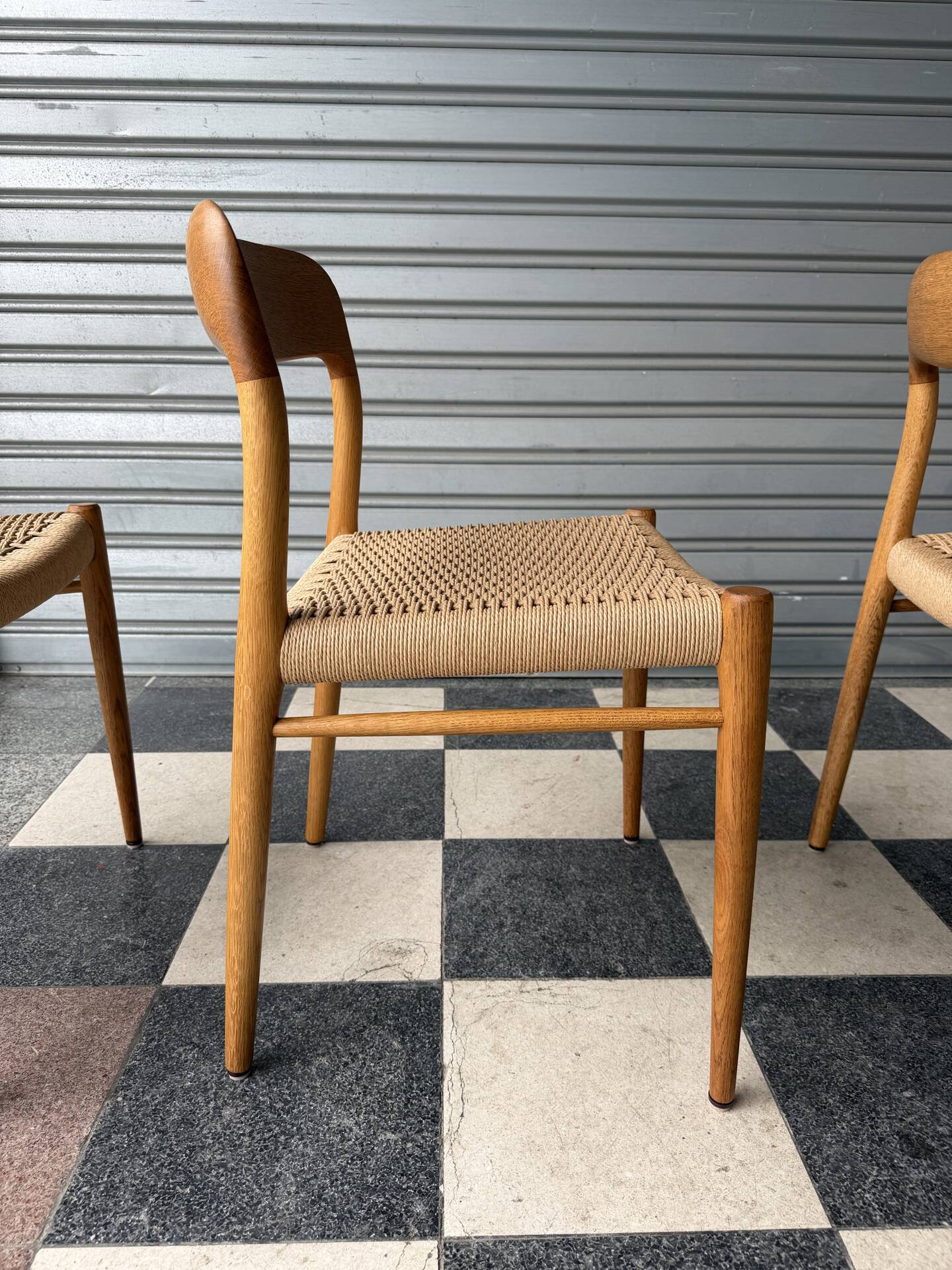 Set of 4 Møller 75 chairs in oak