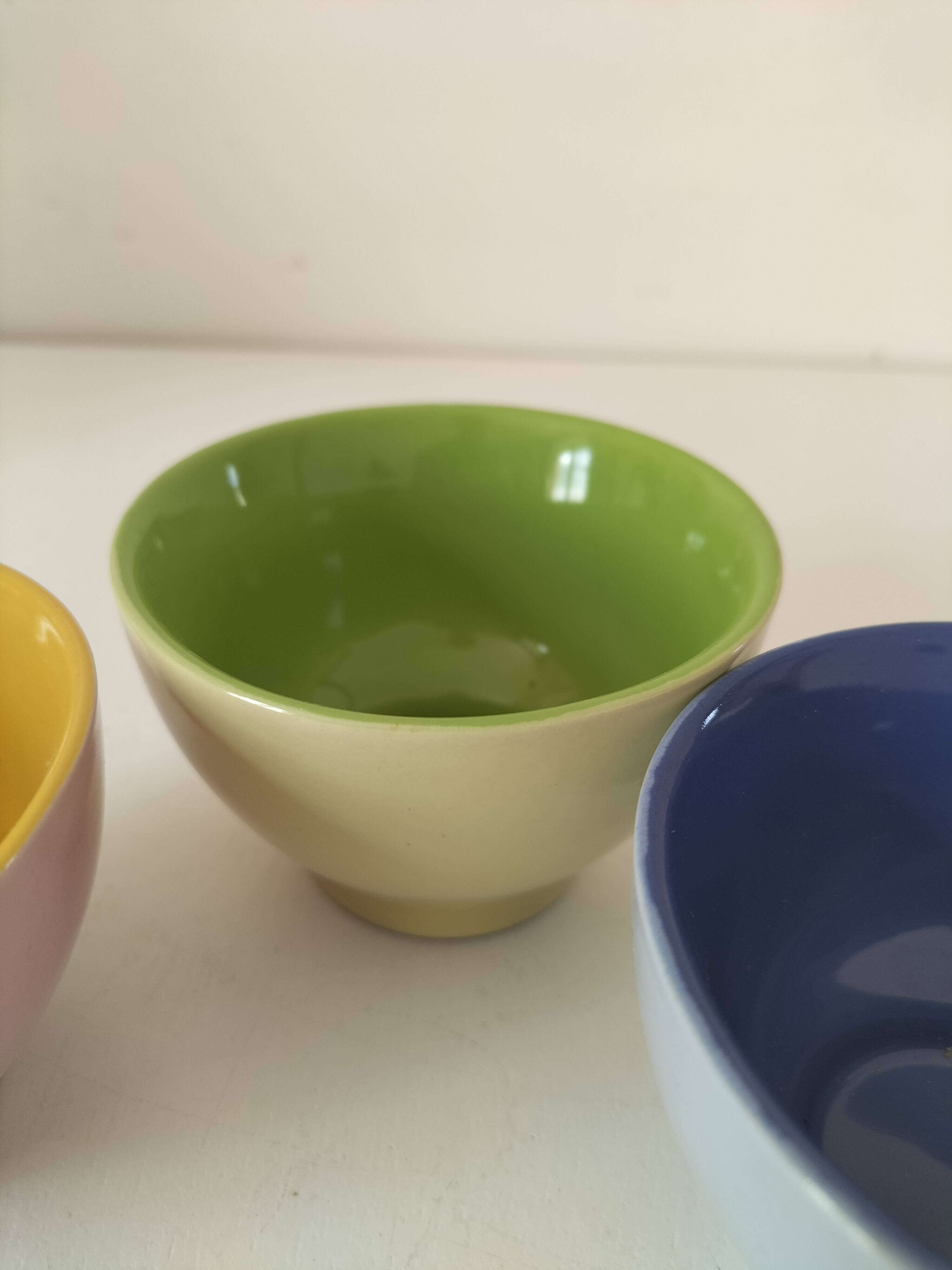 Set of three pastel two-tone mini bowls in glazed ceramic.