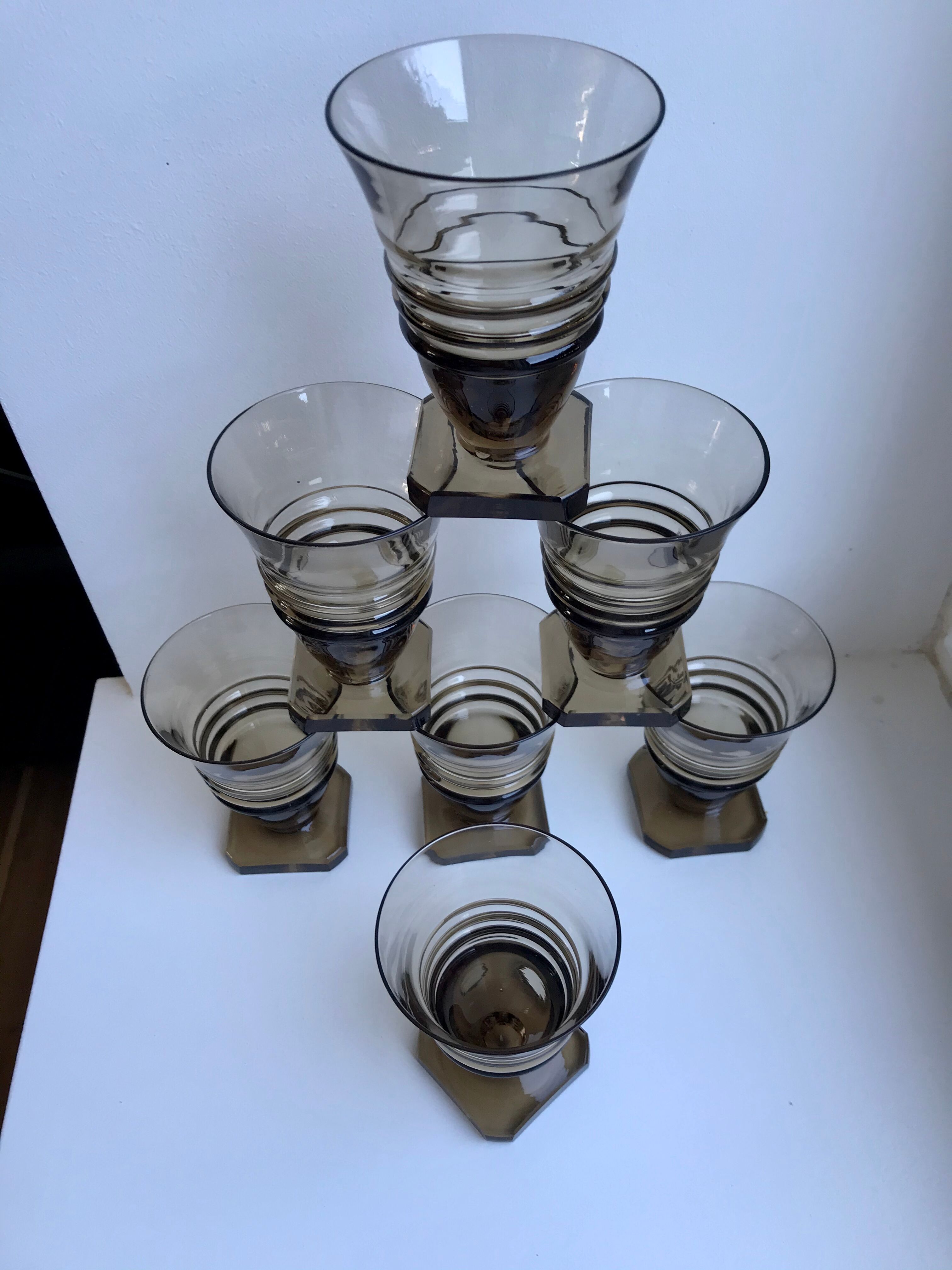 Set of 7 glasses in art deco smoked glass 30s