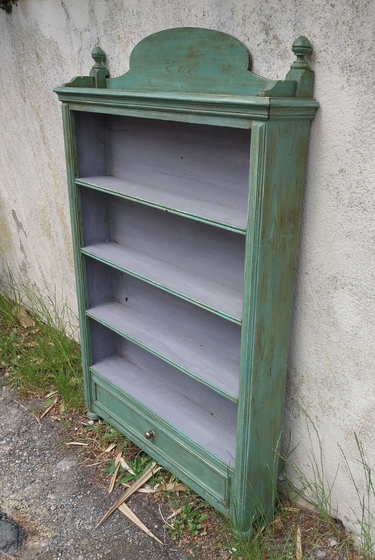 Shelf on legs