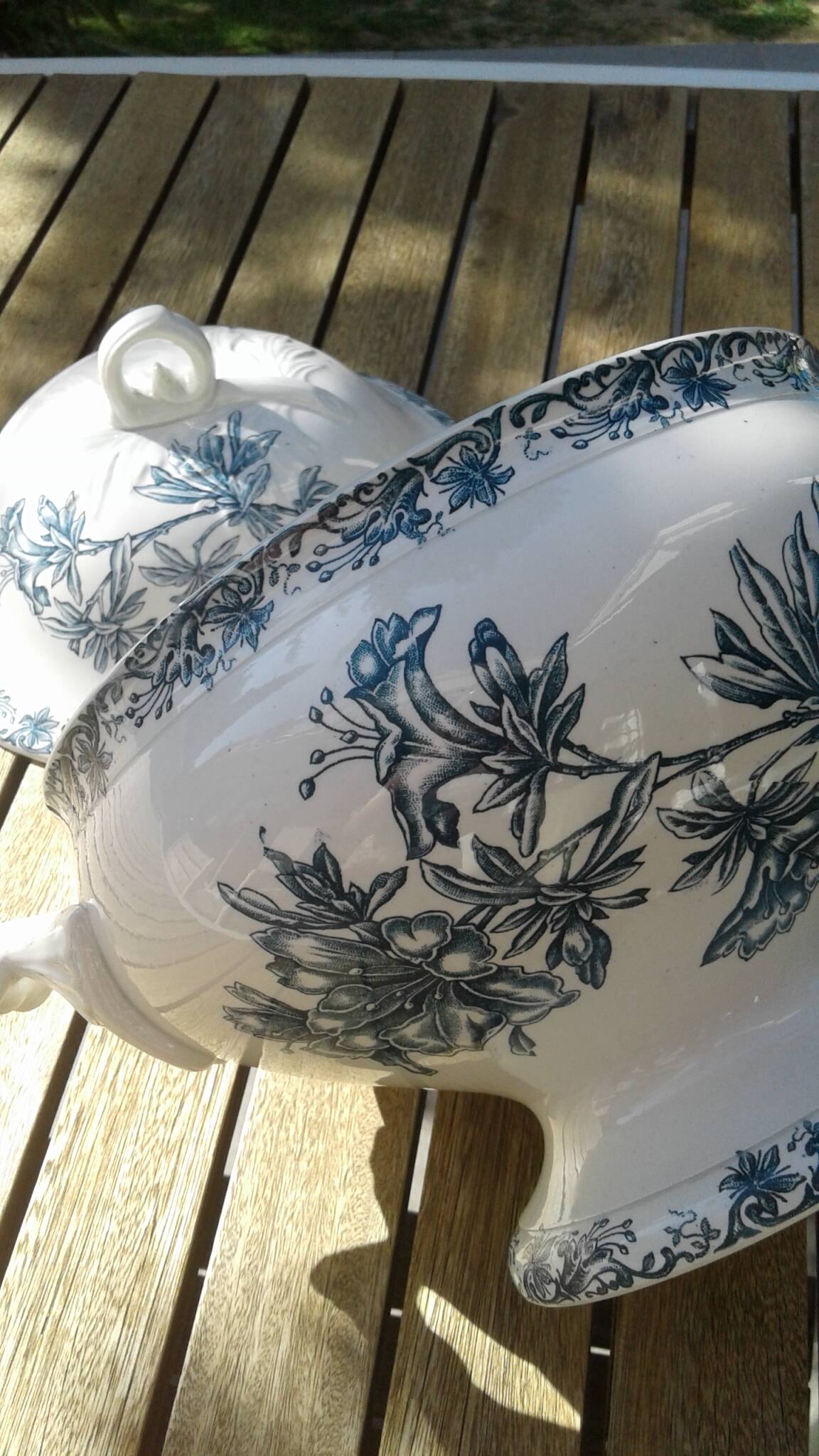 St-Amand soup tureen