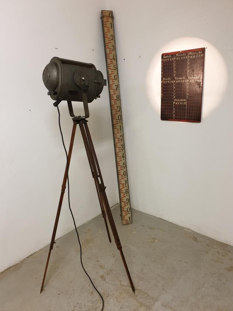 Cremer AE Paris projector