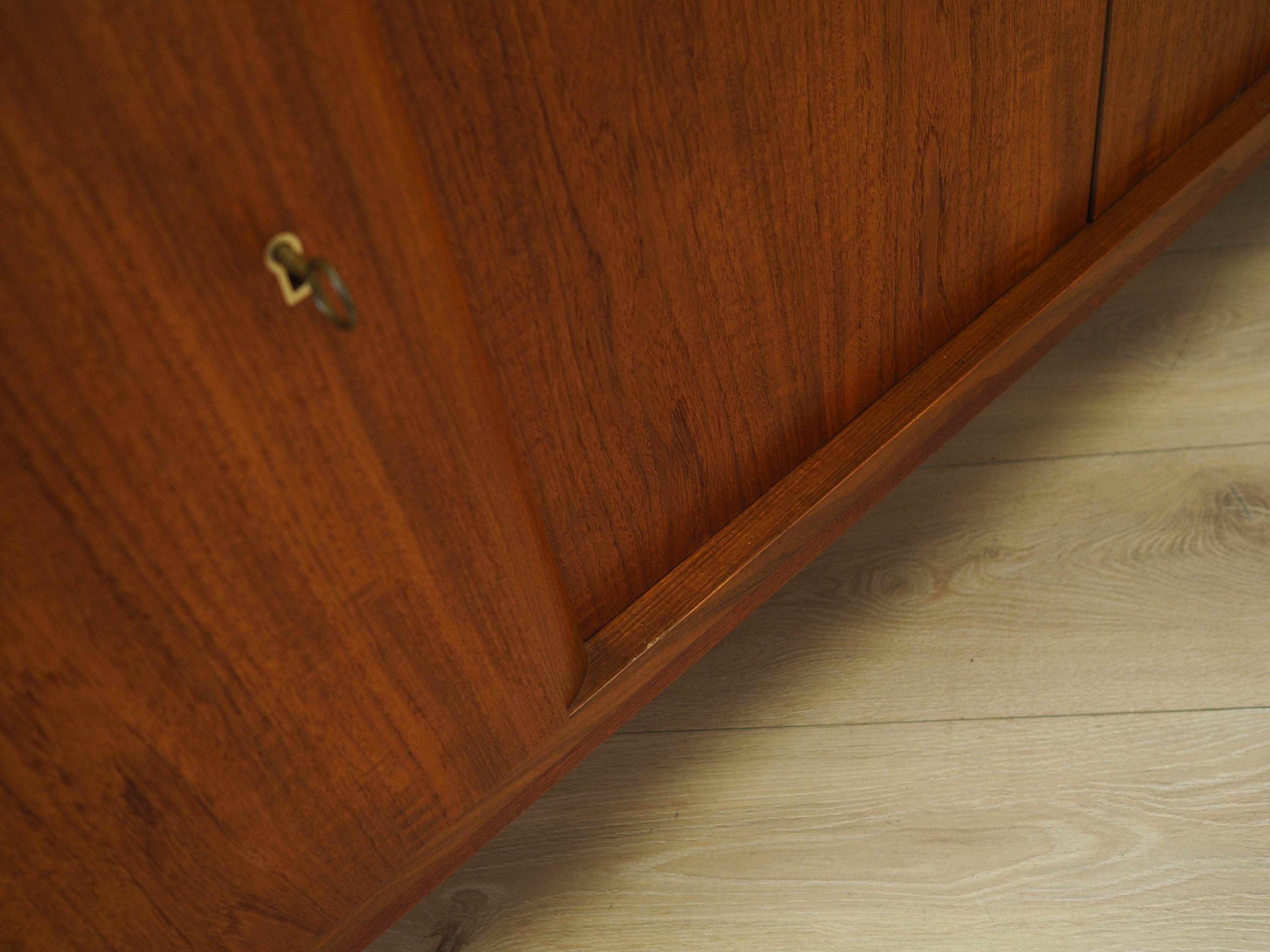 Buffet en teck, design danois, années 1970, fabriqué au Danemark