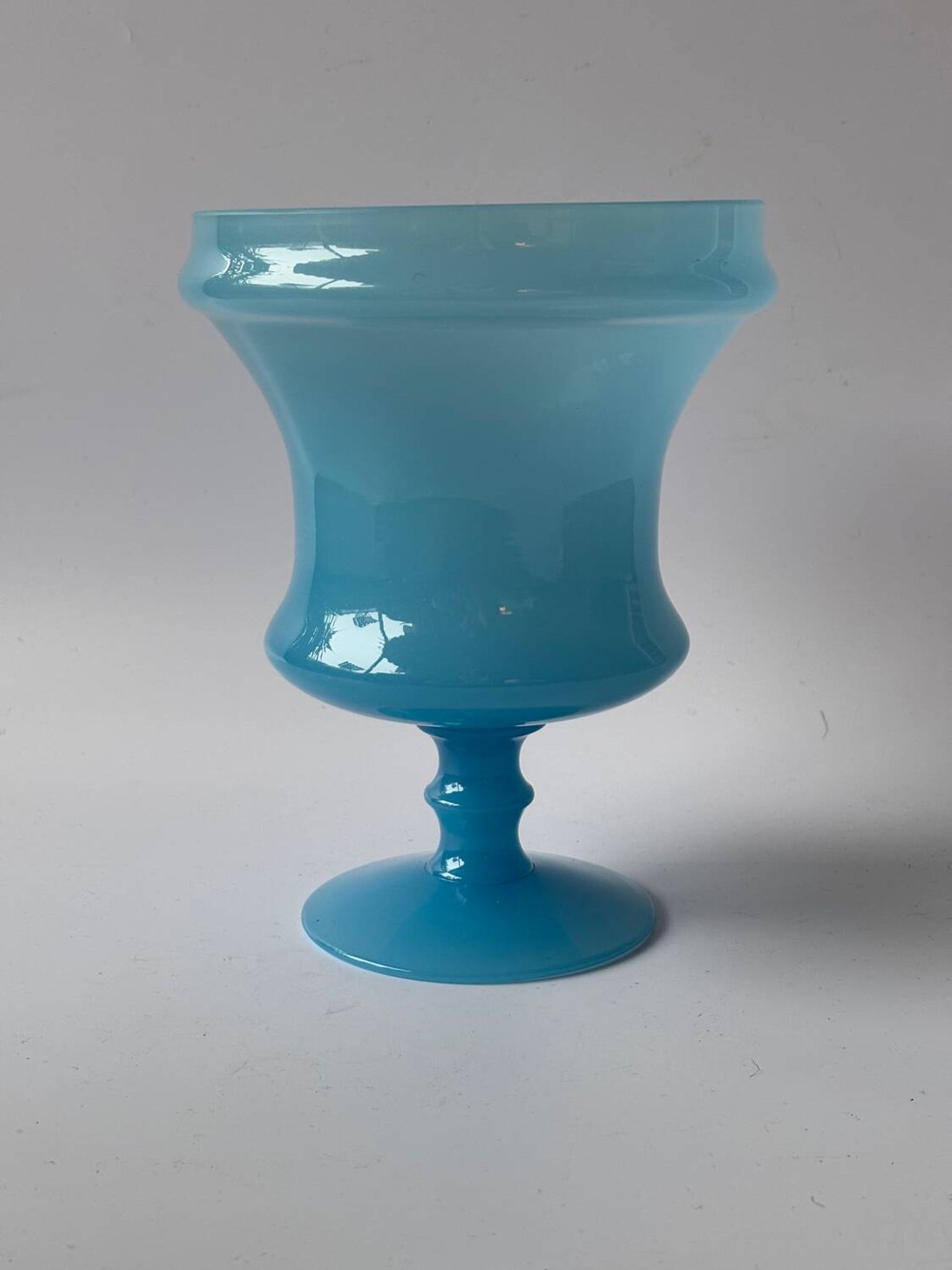 Vase vintage en opaline bleu