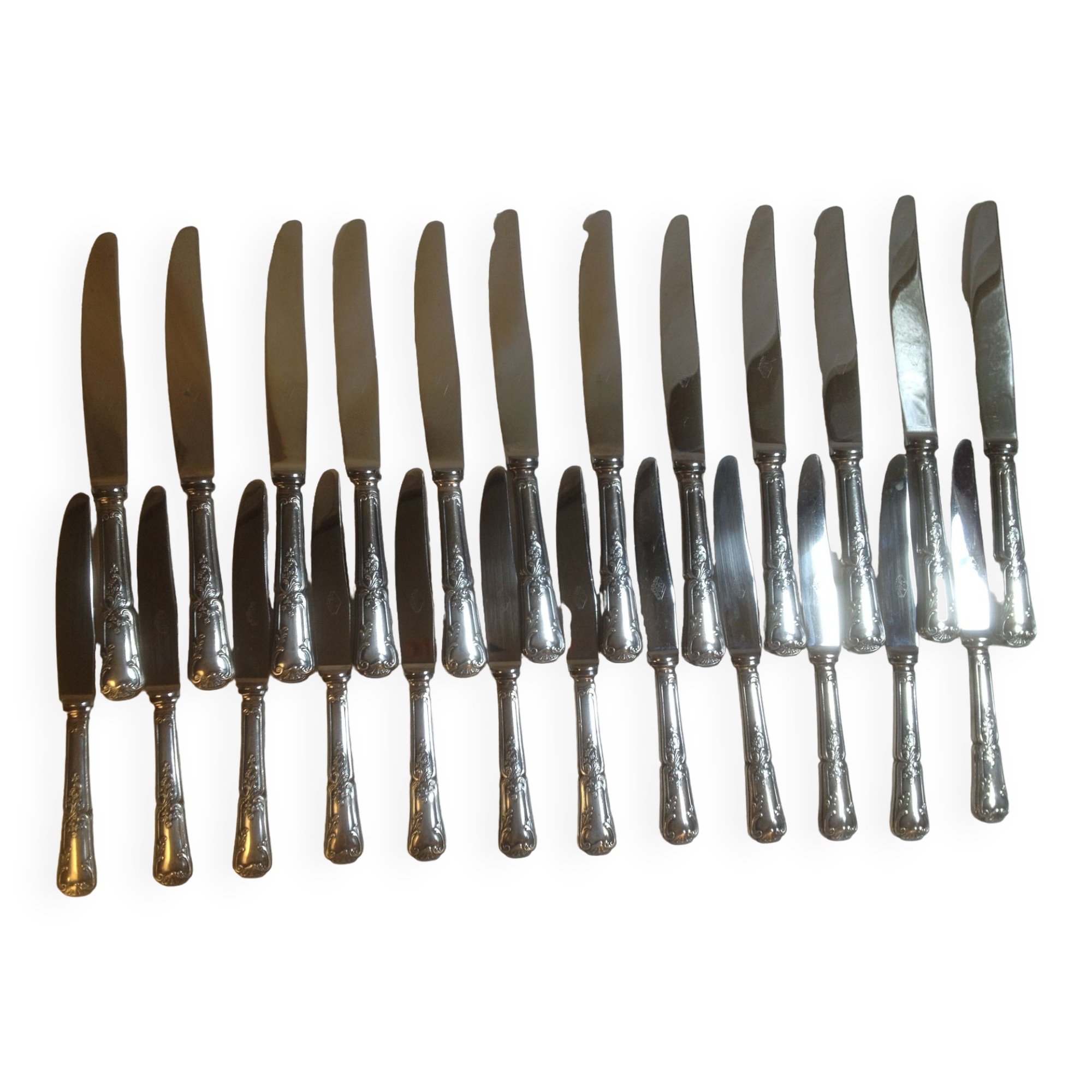 24 silver metal knives and Louis XV style stainless steel blade