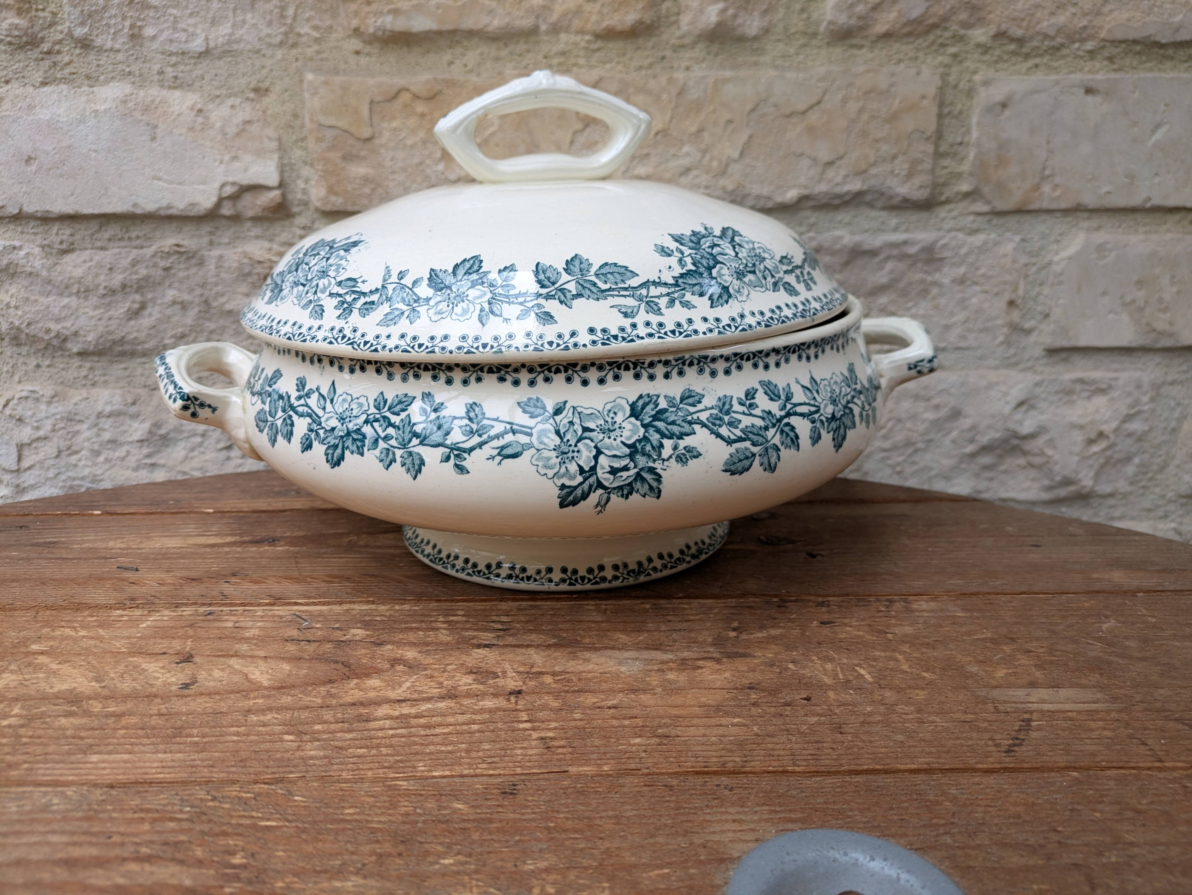 Saint Amand soup tureen model Guadeloupe with a floral decoration in Terre de Fer.