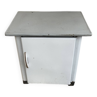 Meuble émaillé