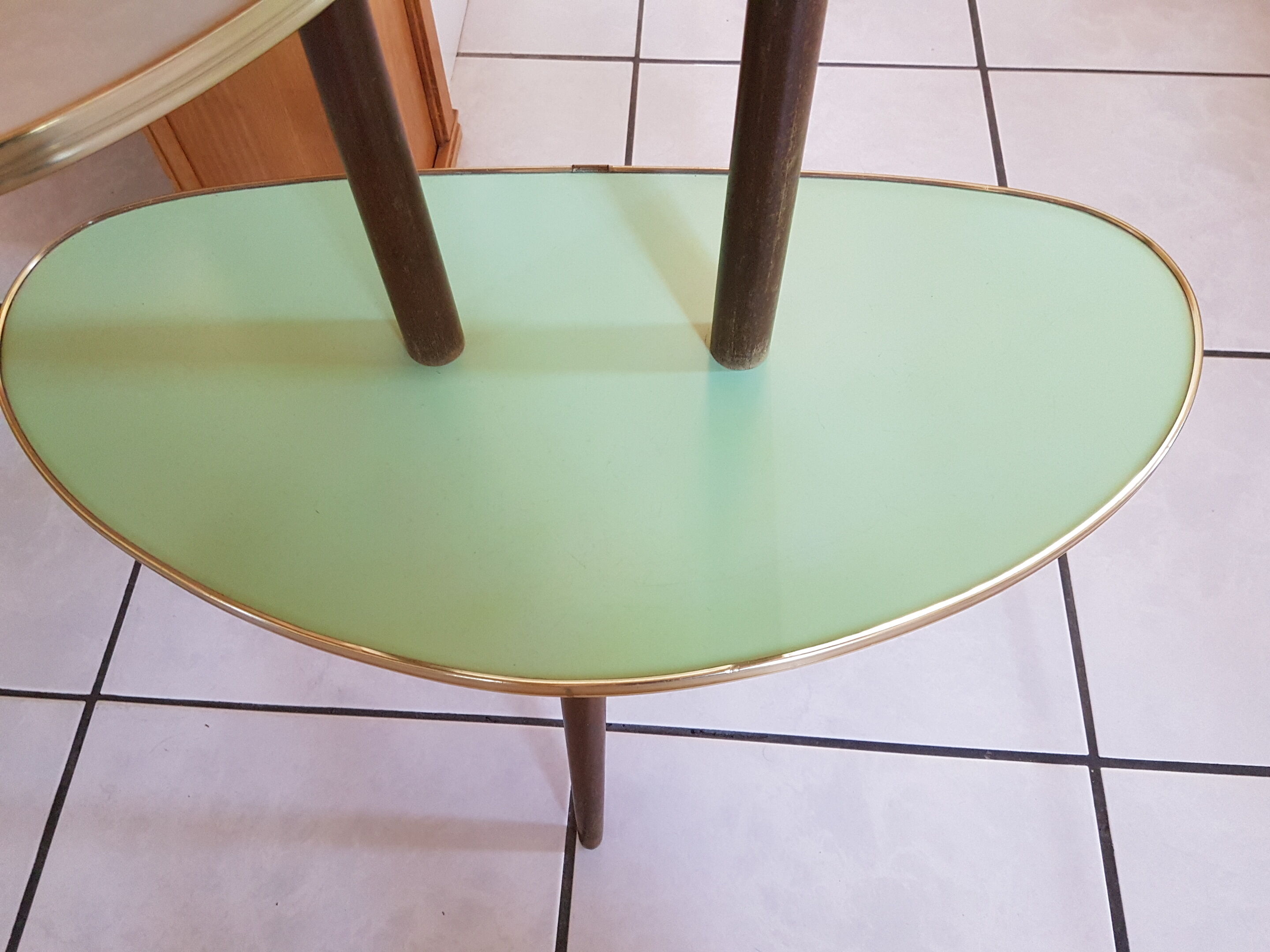 Saddle of tripod plants in formica of the years 50/60
